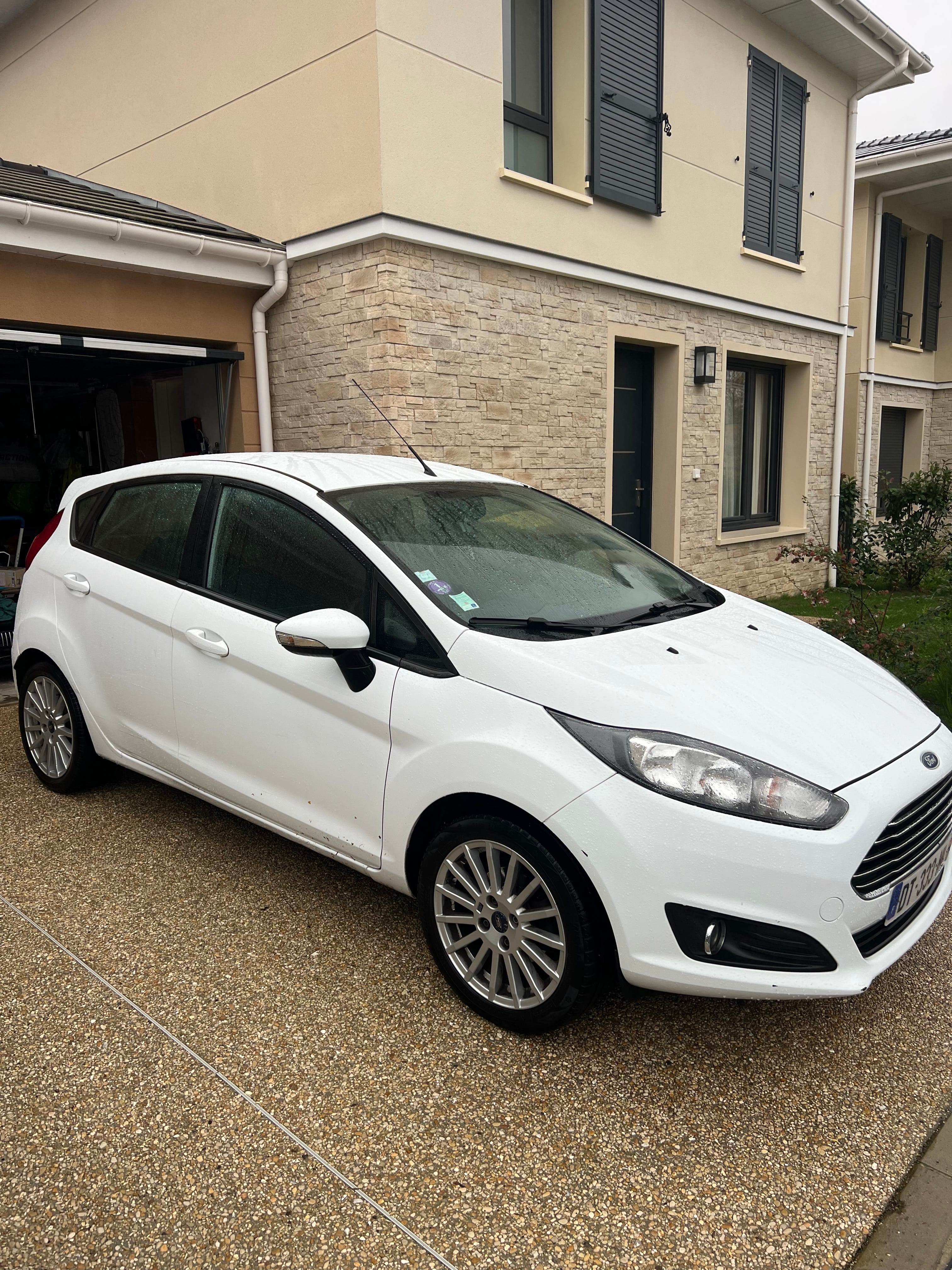 Ford Fiesta avec Climatisation