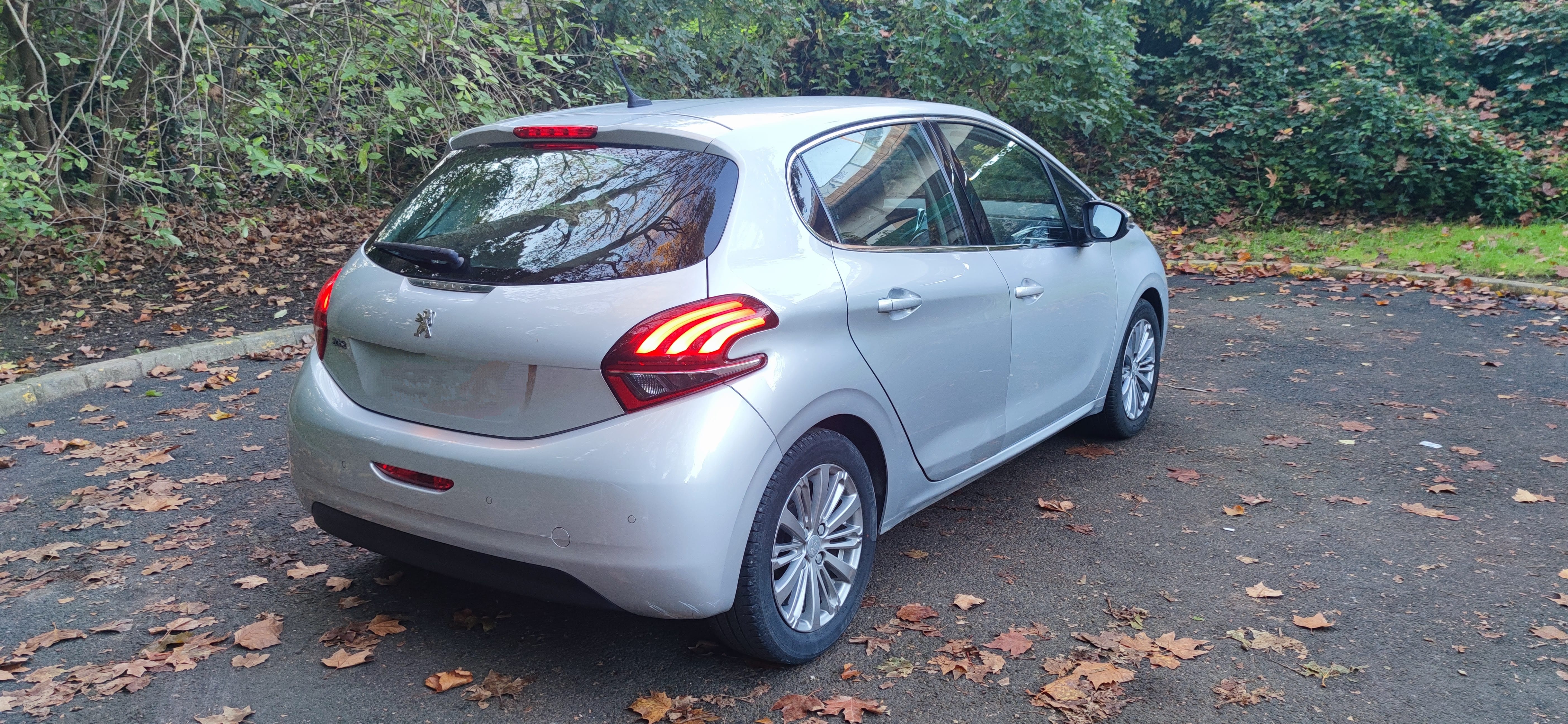 Peugeot 208 avec GPS