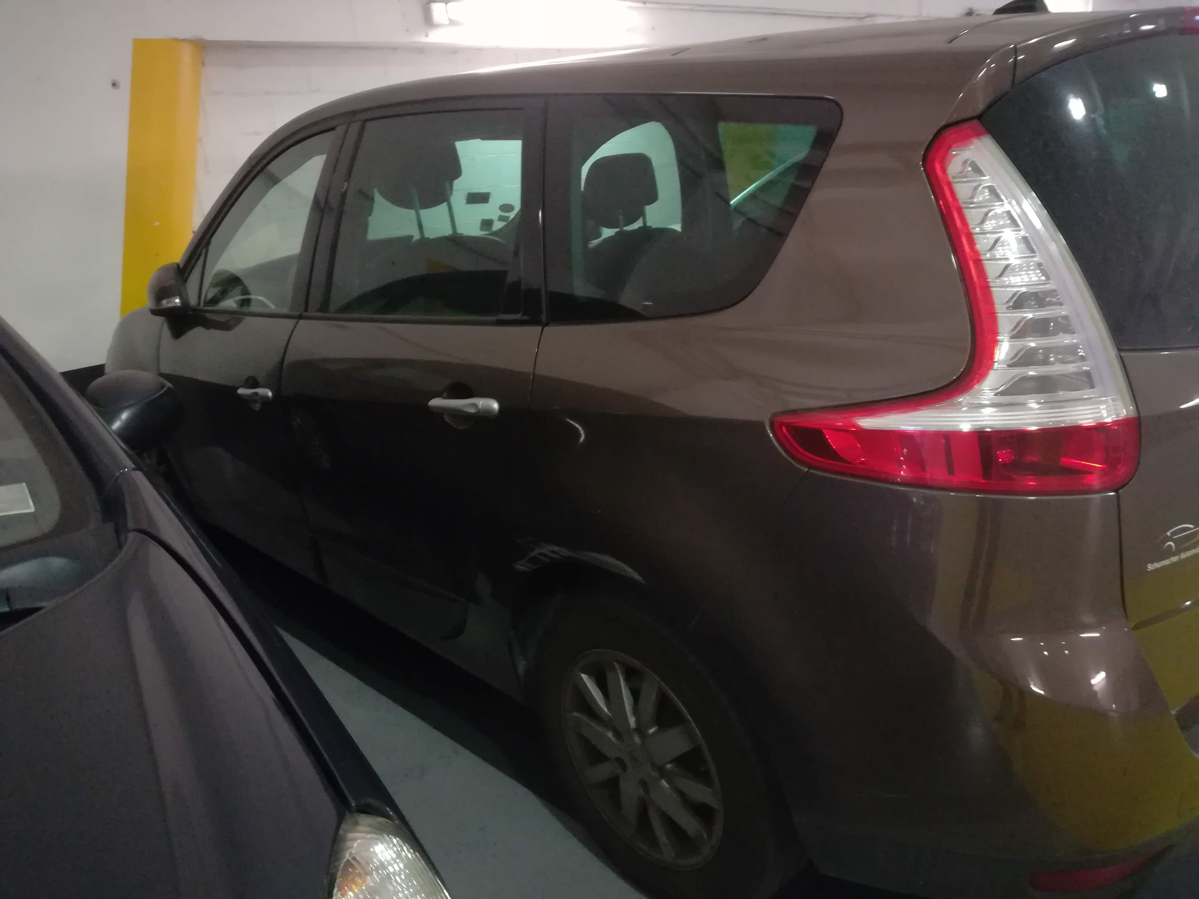 Renault Grand Scenic avec Siège bébé