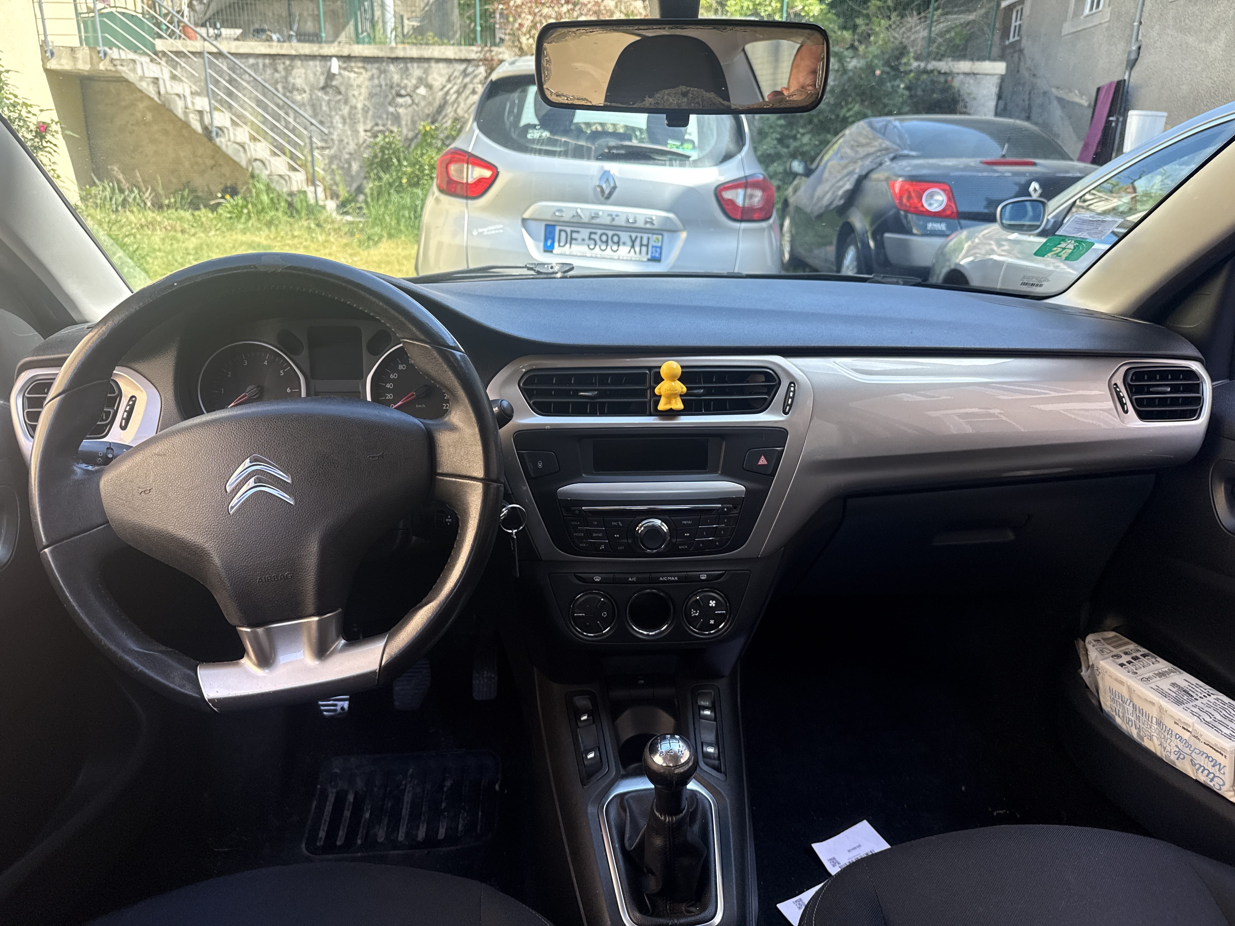 Citroen C-Elysée avec Siège bébé
