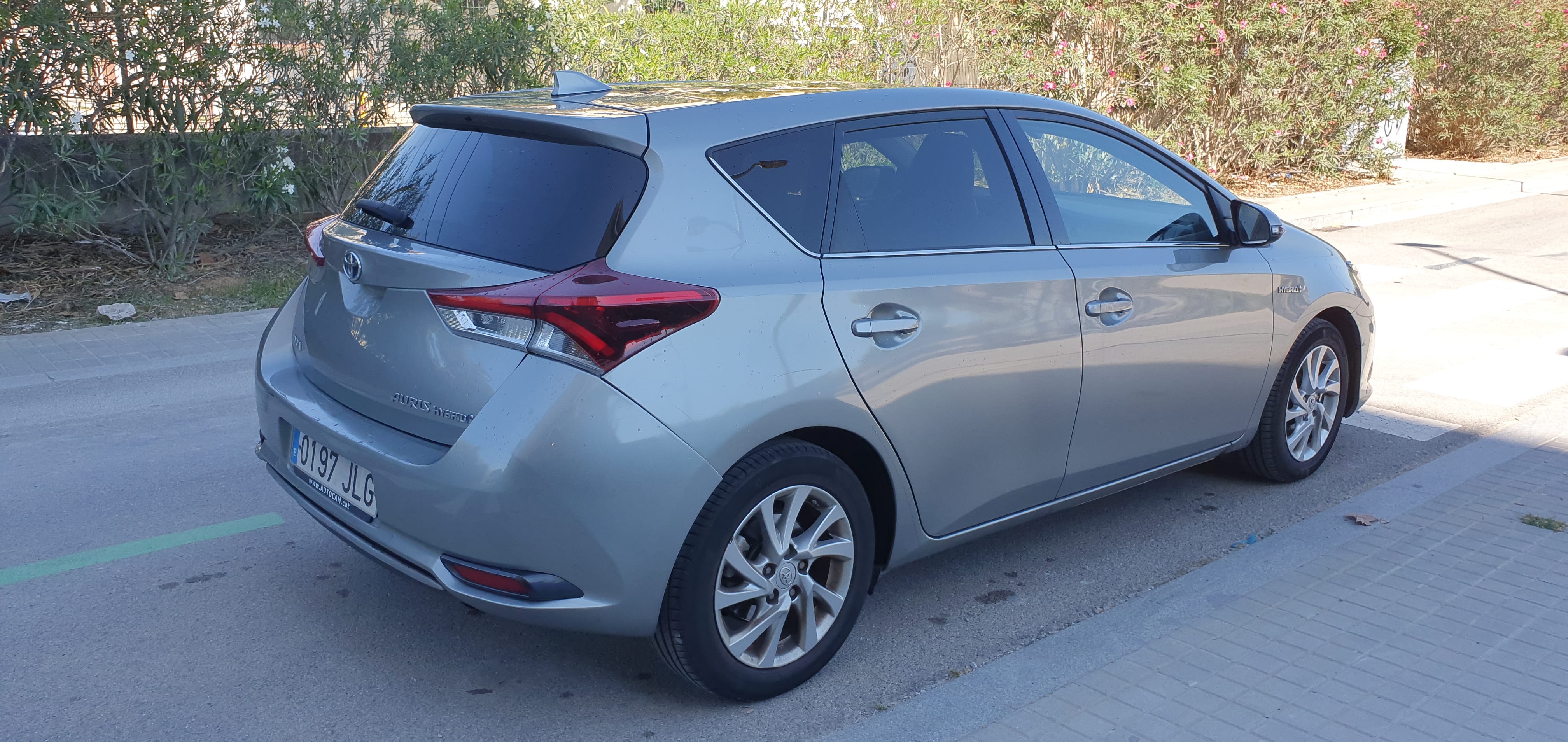 Toyota Auris Hybrid (Automático) con GPS
