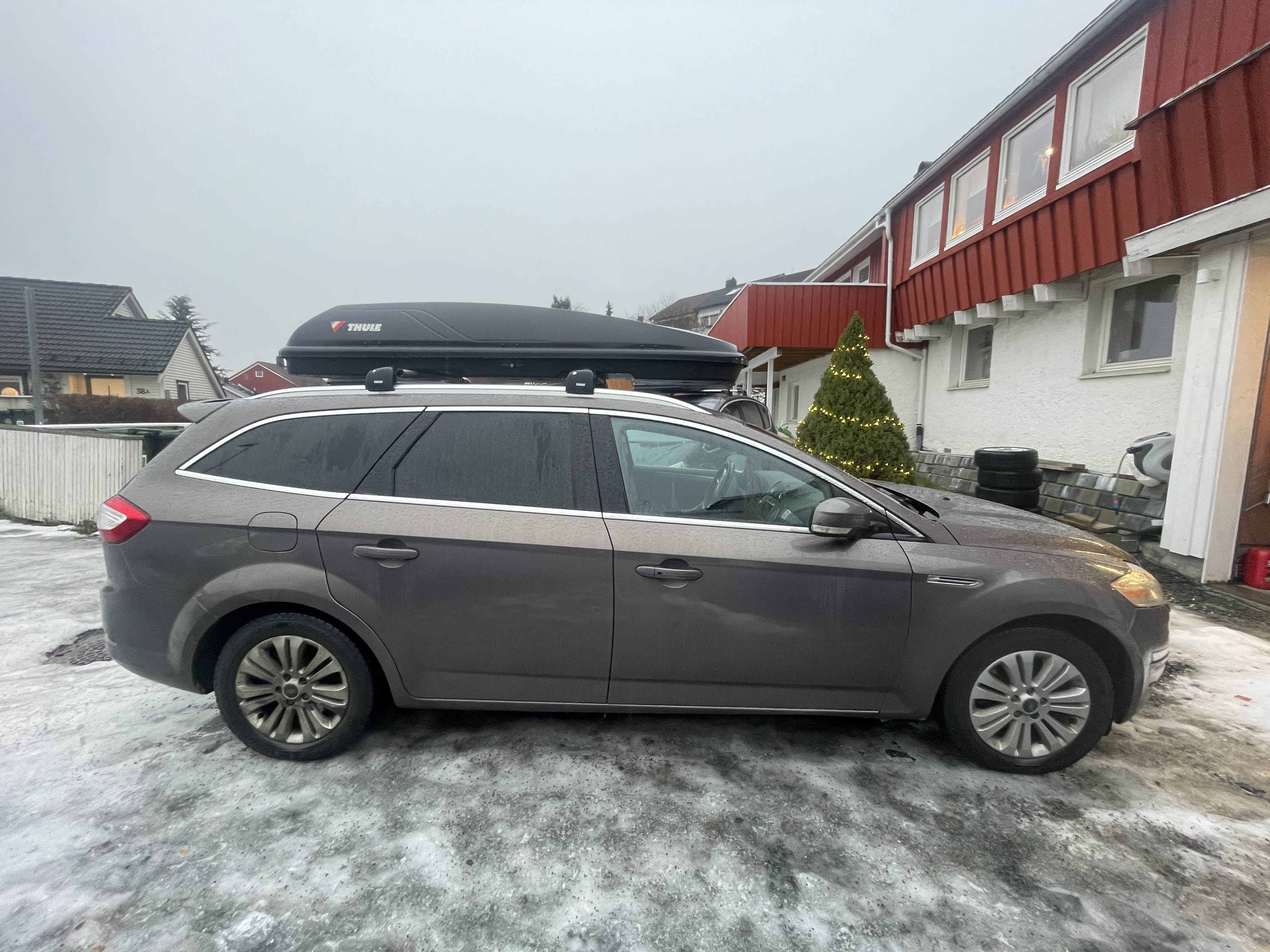 Ford Mondeo SW Automatic transmission,roof cargo box with Roof box