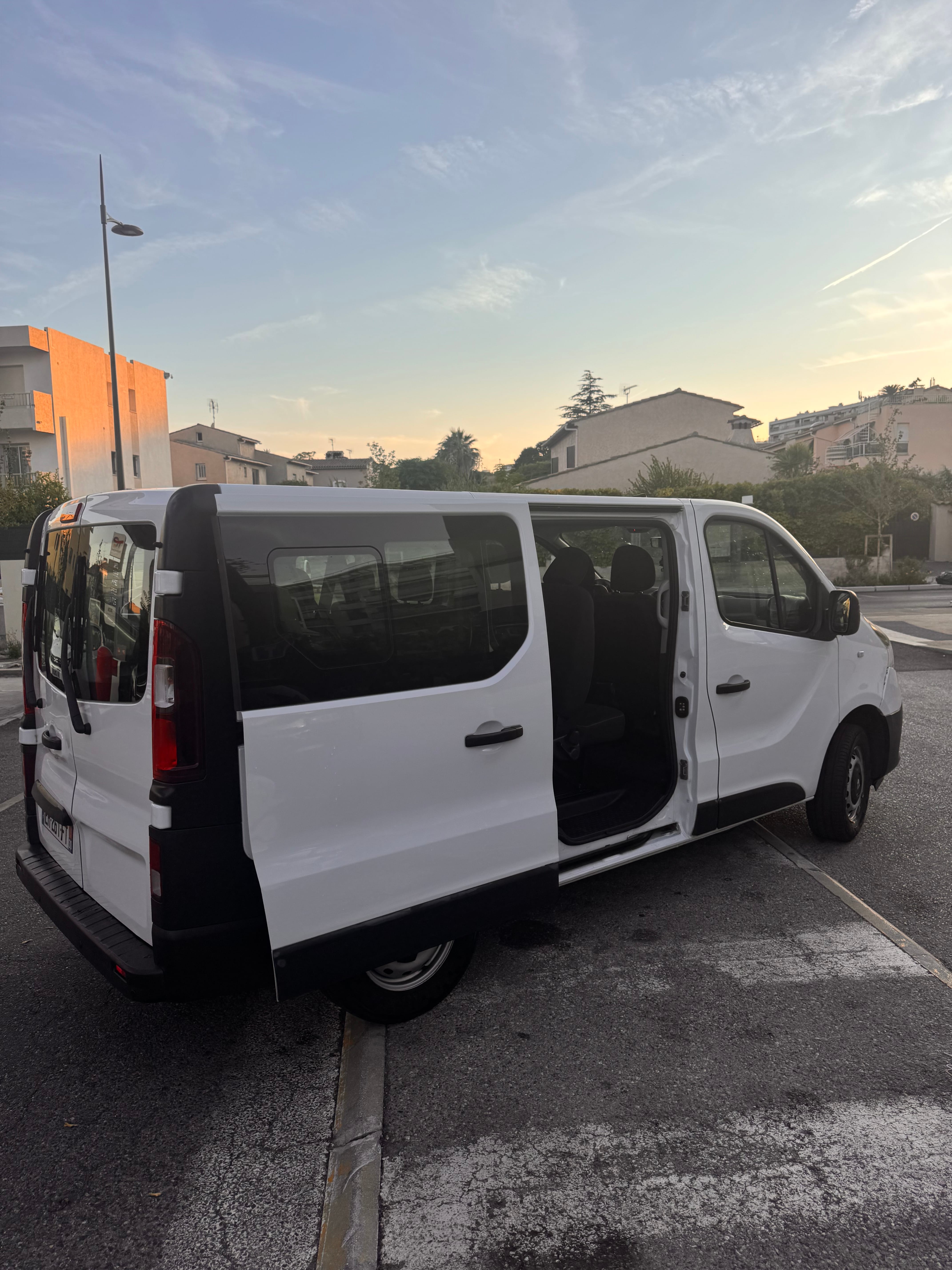 Renault Trafic Passenger with Baby seat