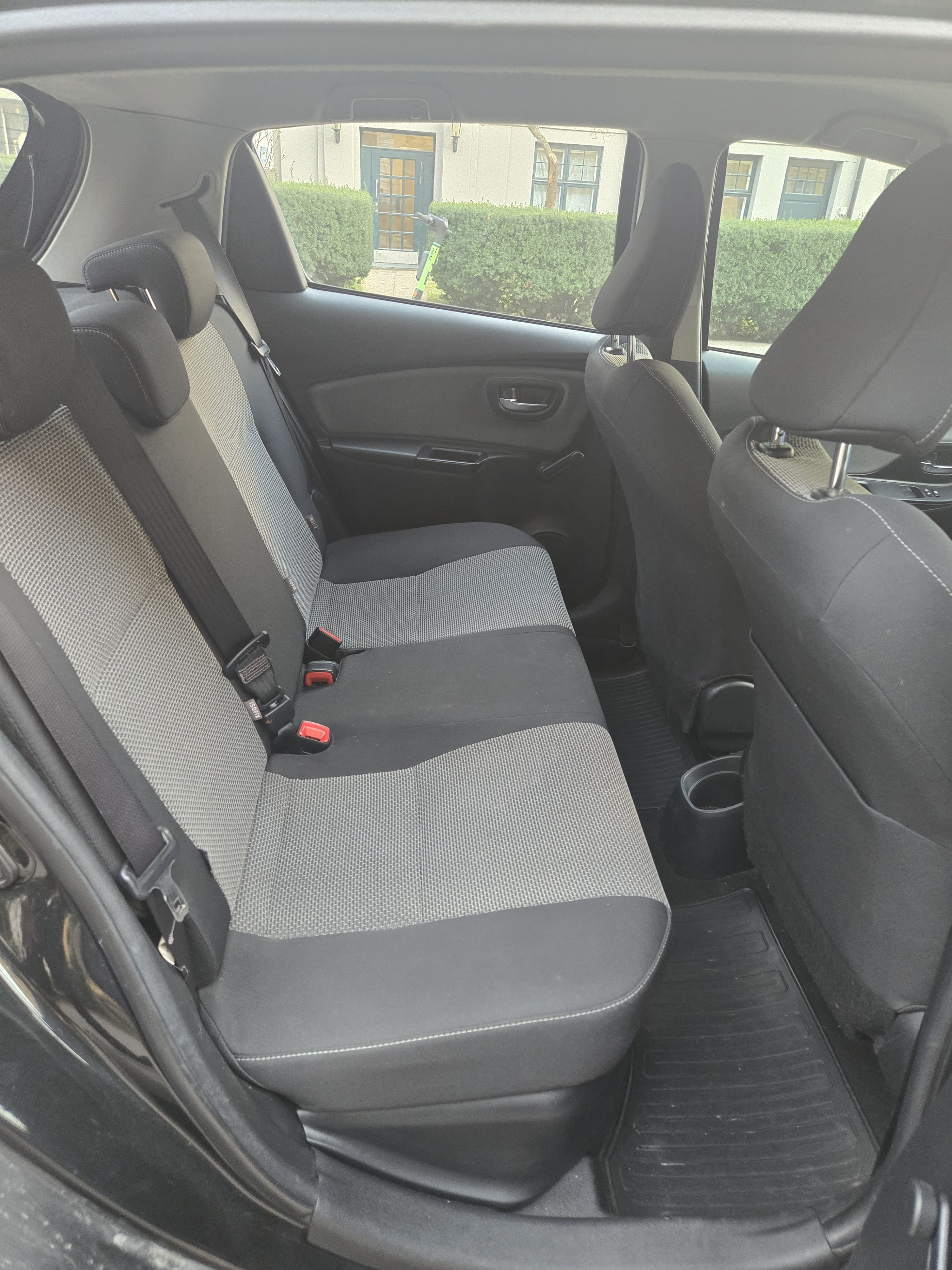 Toyota Yaris Hybrid 1,5 Bensin, Automat med Bluetooth audio