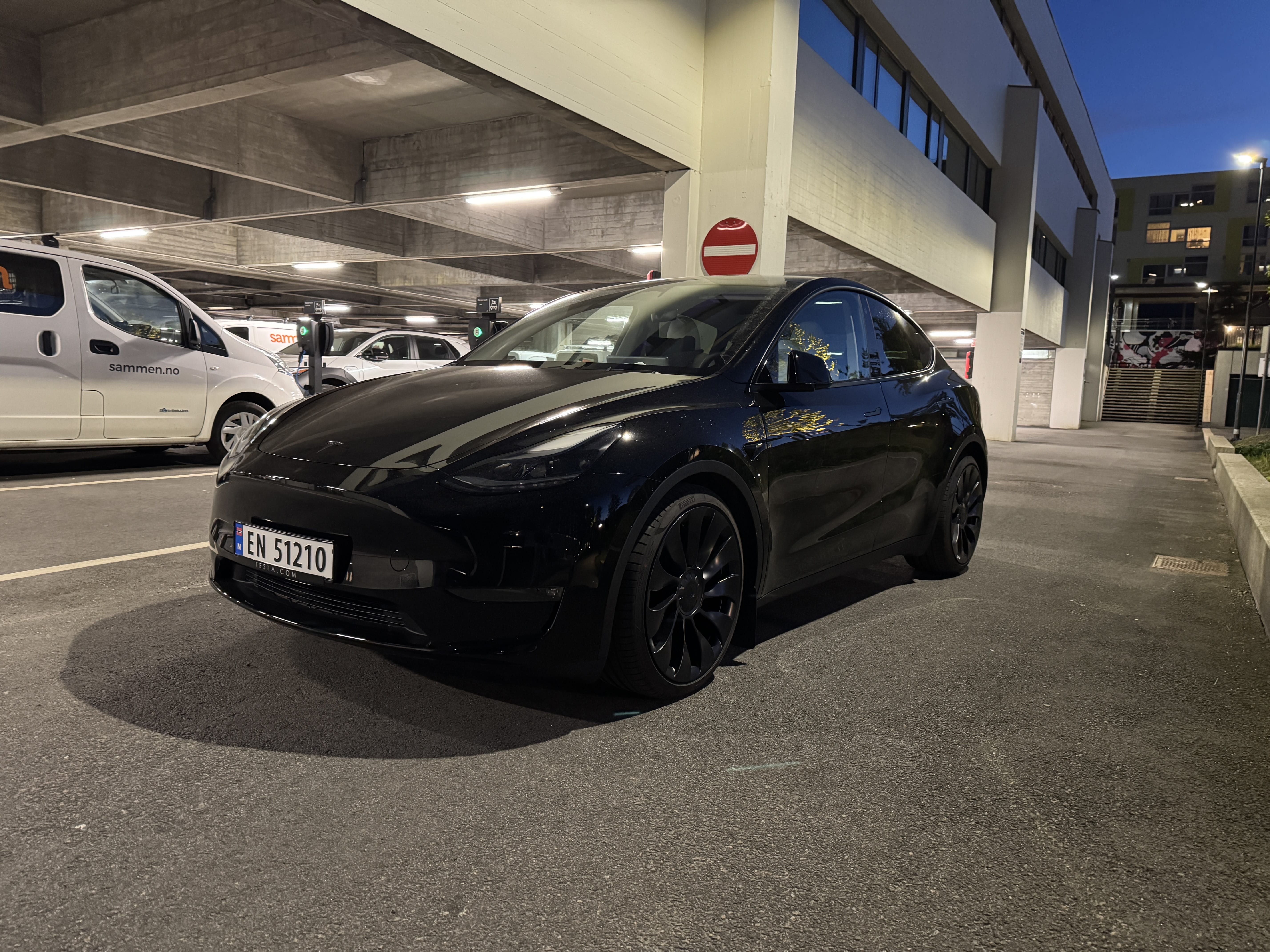 Tesla Model Y Performance Long Range 2025 med Ryggekamera