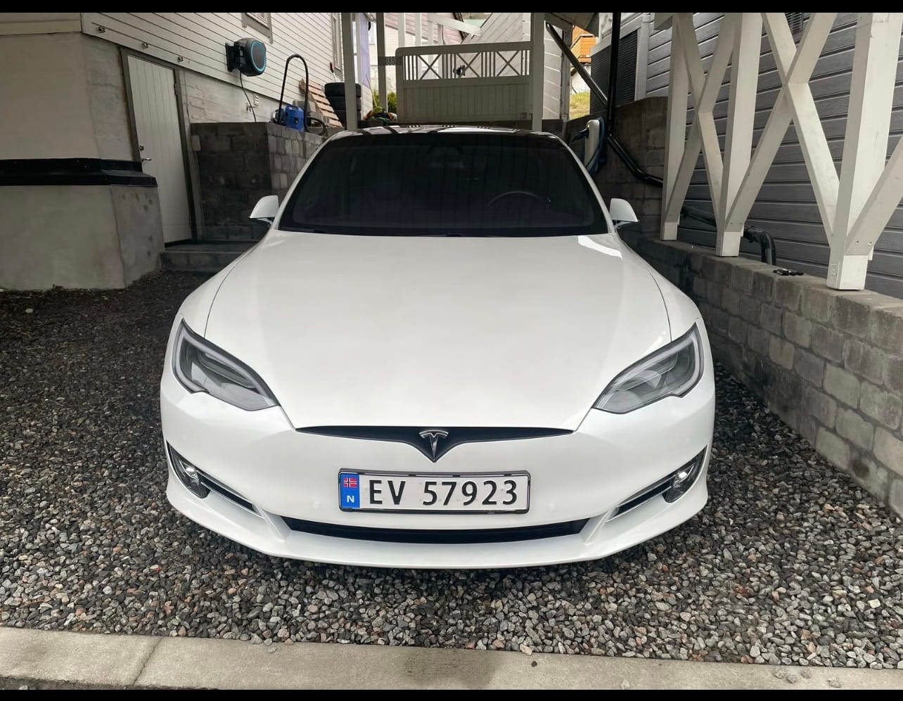 Tesla Model S 75 med Cruisekontroll