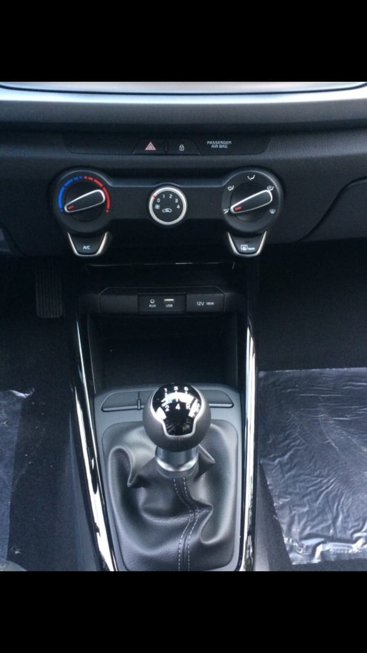 Kia Rio PARIS - BNF - DAUMESNIL - REUILLY avec Siège bébé