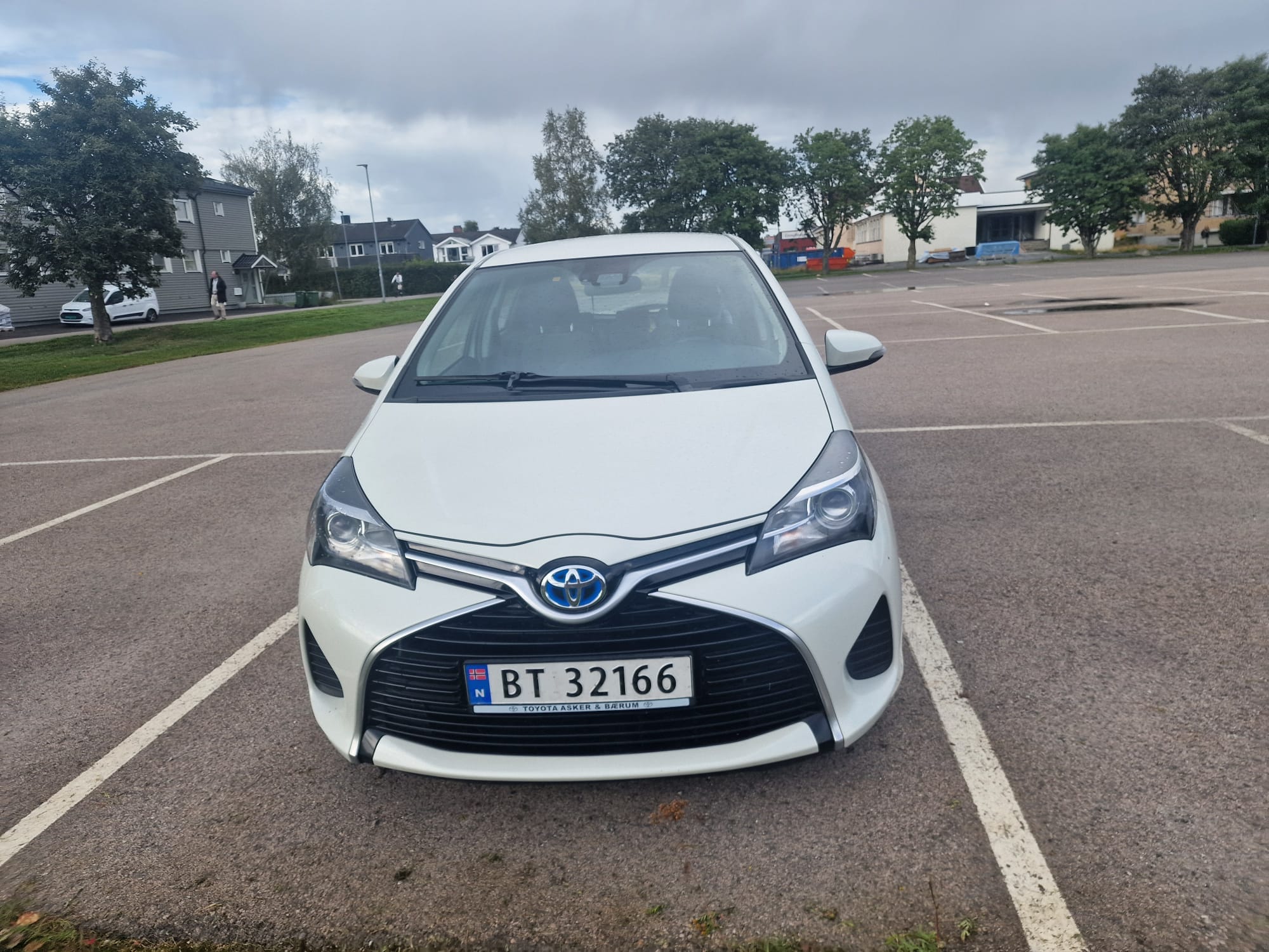 Toyota Yaris, 2015, Blyfri 95 / Elektrisk (hybrid), automatisk