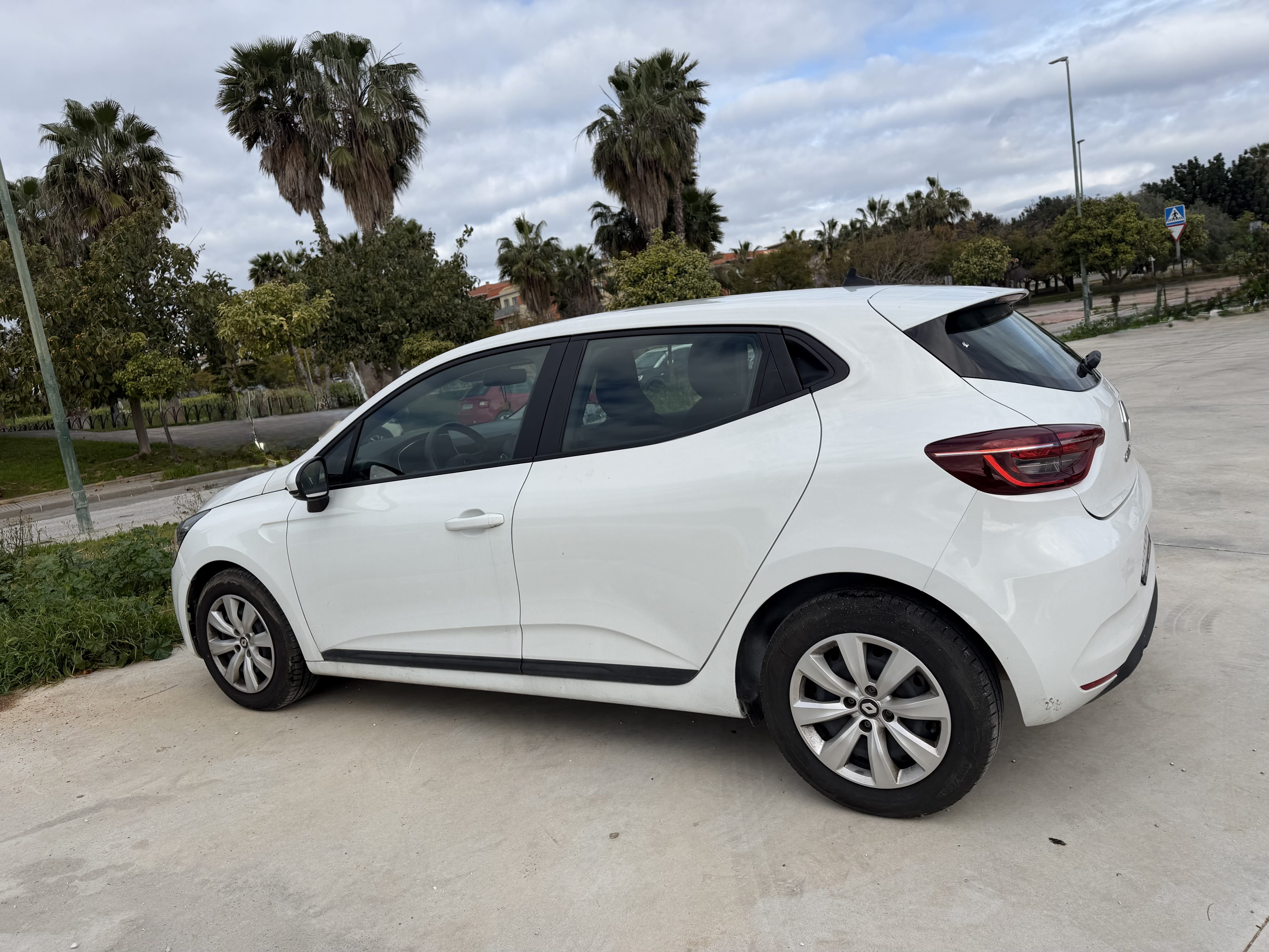 Renault Clio 2021 Gazolina Economica con Audio Bluetooth