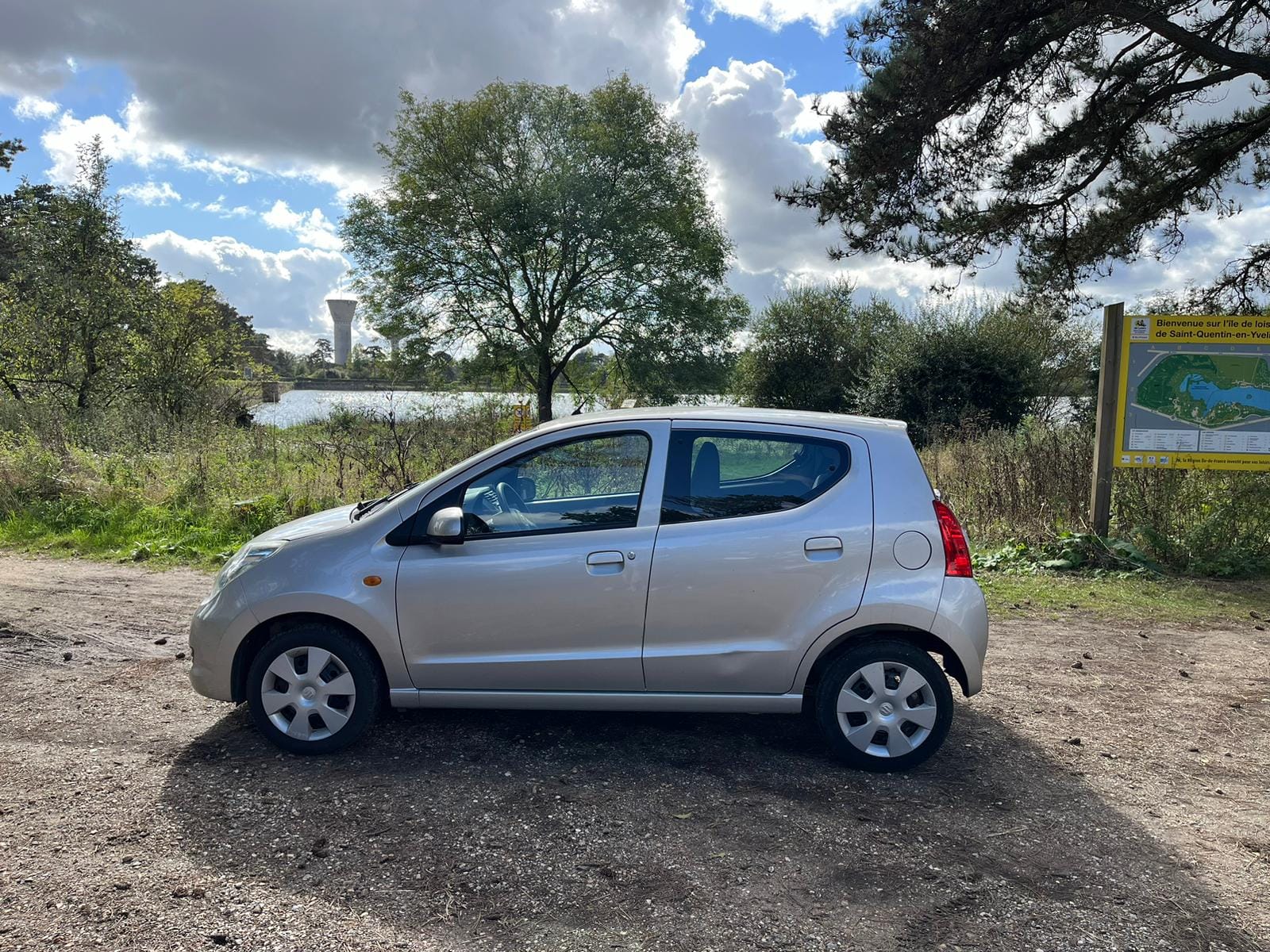 Suzuki Alto avec Siège bébé