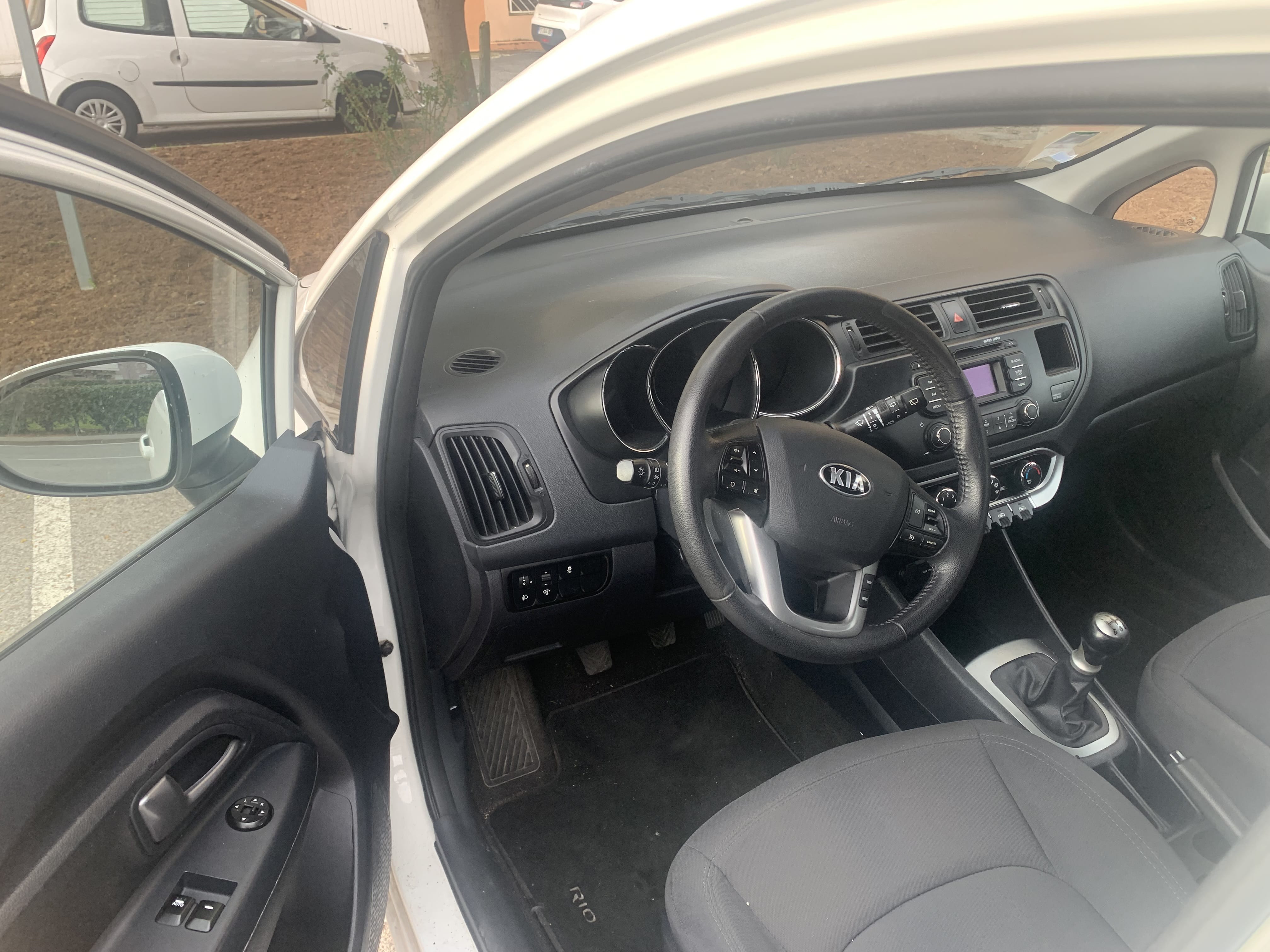 Kia Rio avec Siège bébé