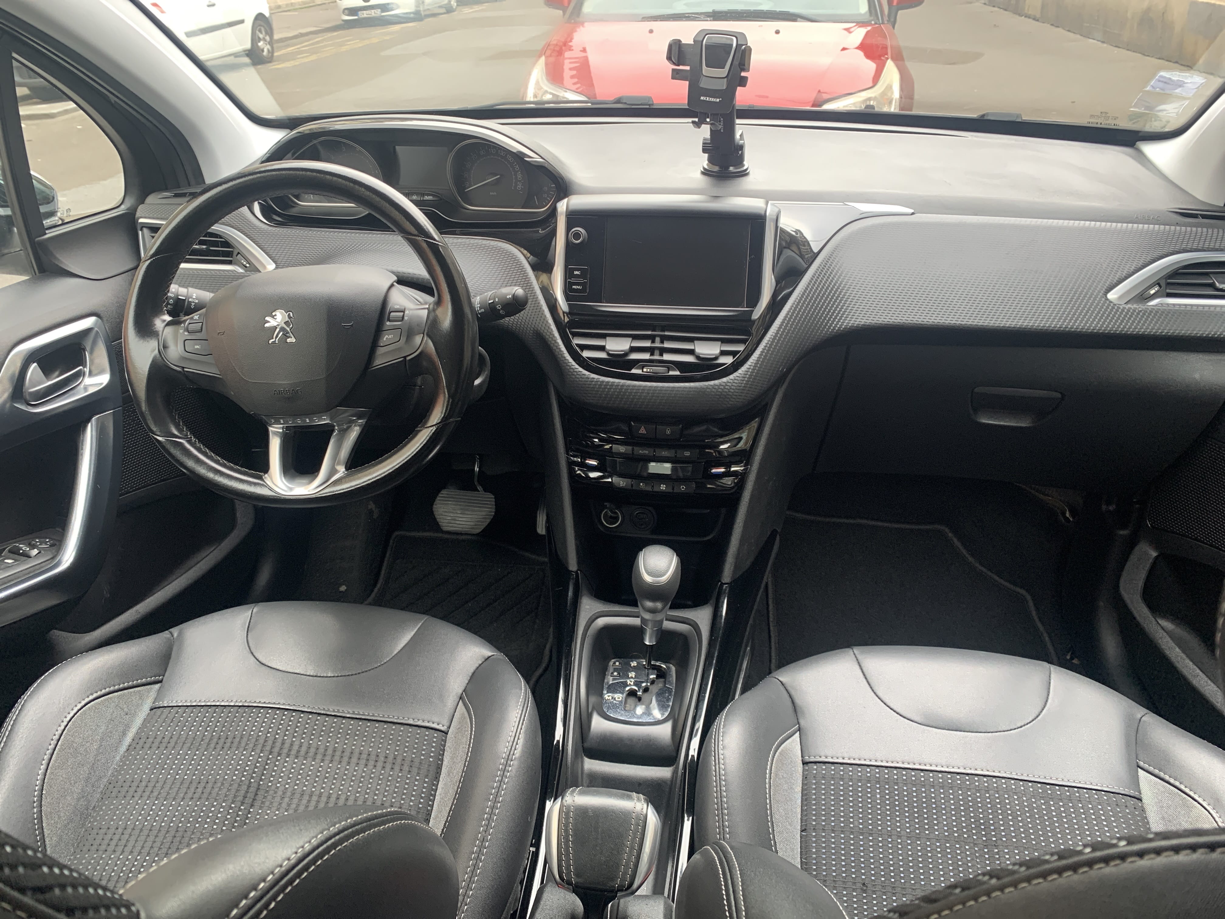 Peugeot 2008 avec Siège bébé