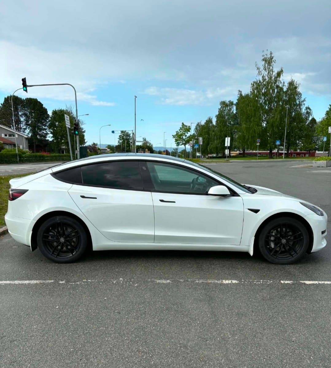 Tesla Model 3 Long Range med Firehjulstrekk