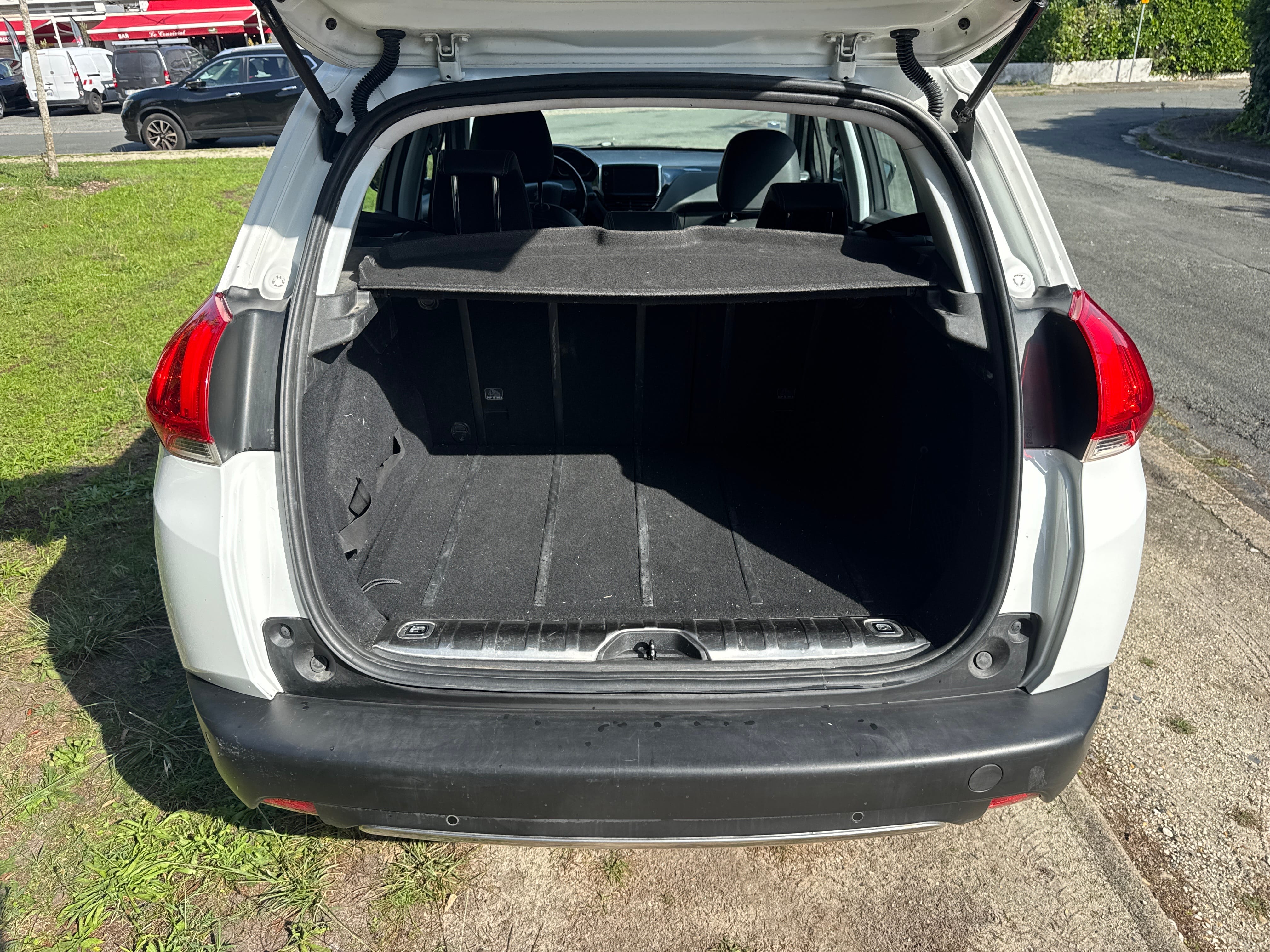 Peugeot 2008 avec Entrée audio / iPod
