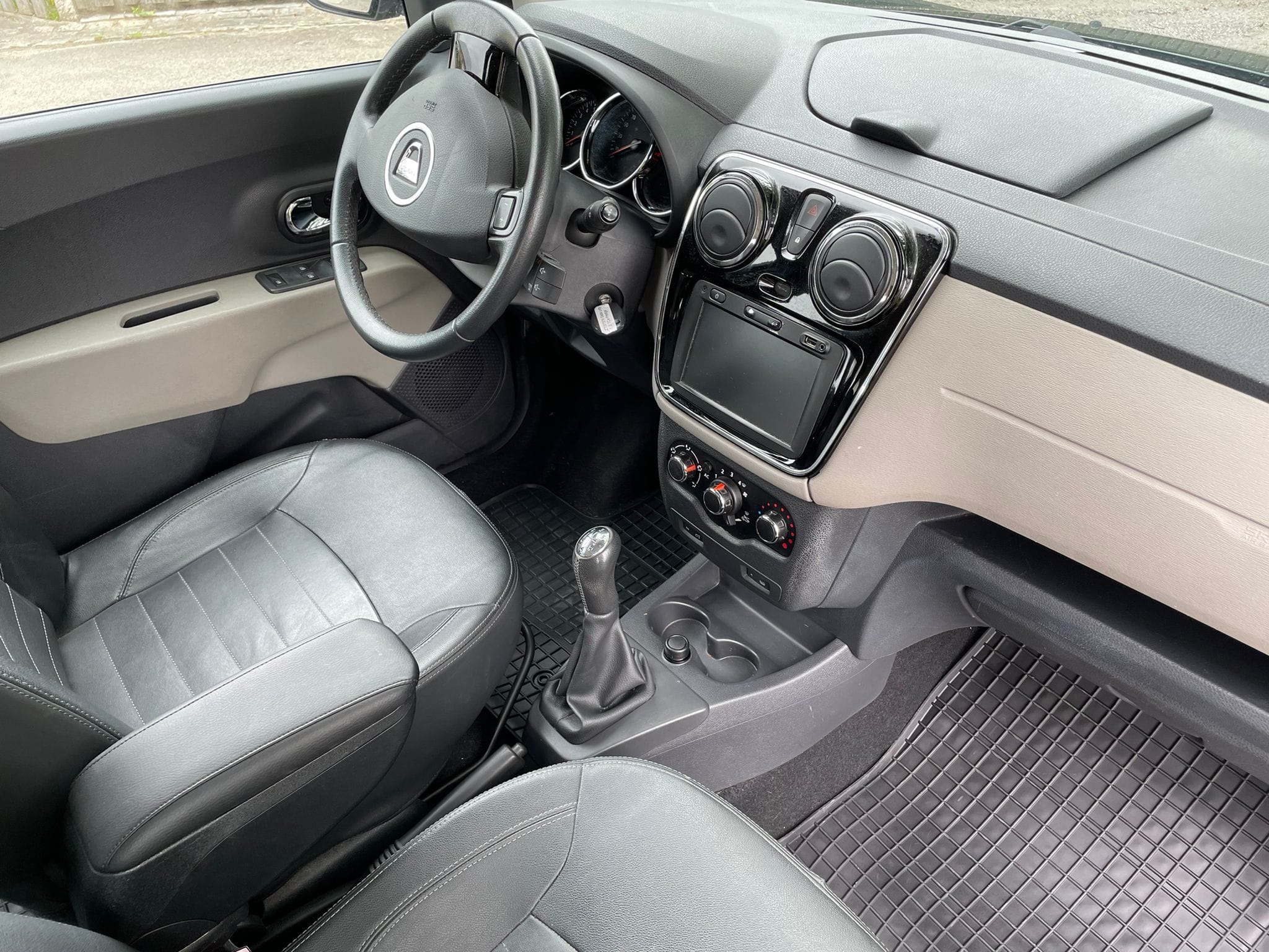 Dacia Lodgy with Cruise control