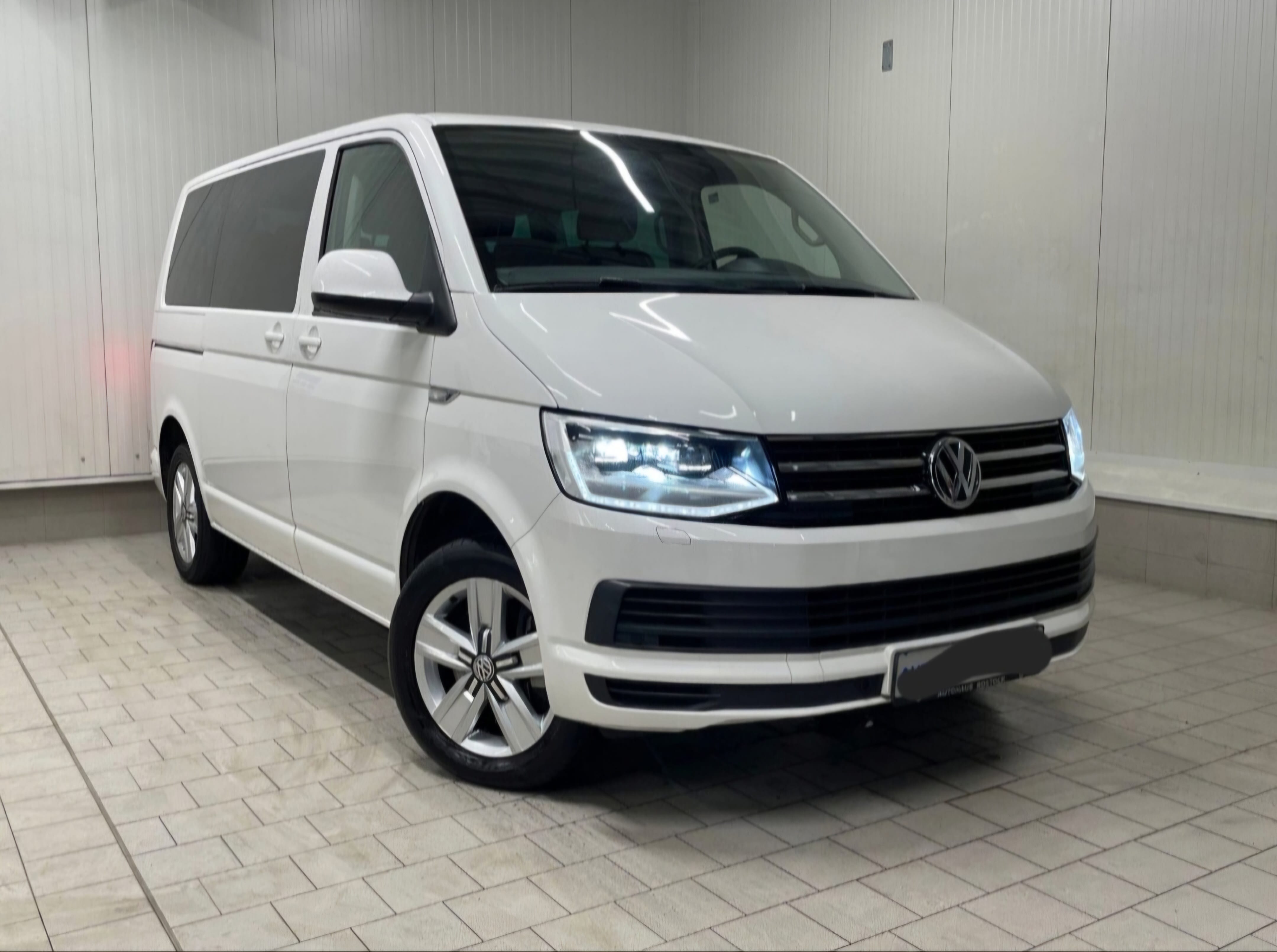 Volkswagen Kombi, 2019, Diesel, Automatik, 9 Sitze und mehr