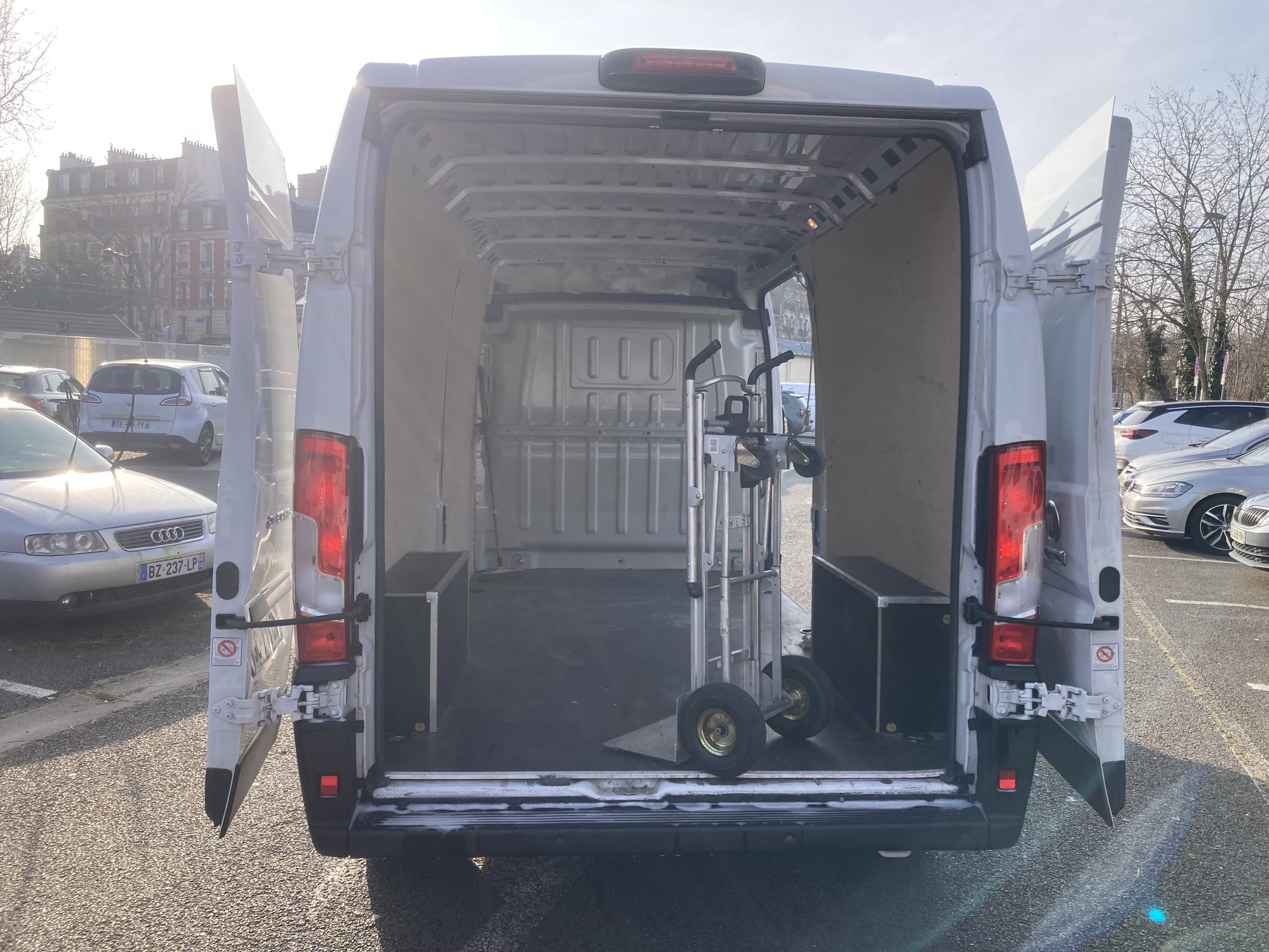 Fiat Ducato 140 ch  13 M3 avec diable 350 kg avec GPS