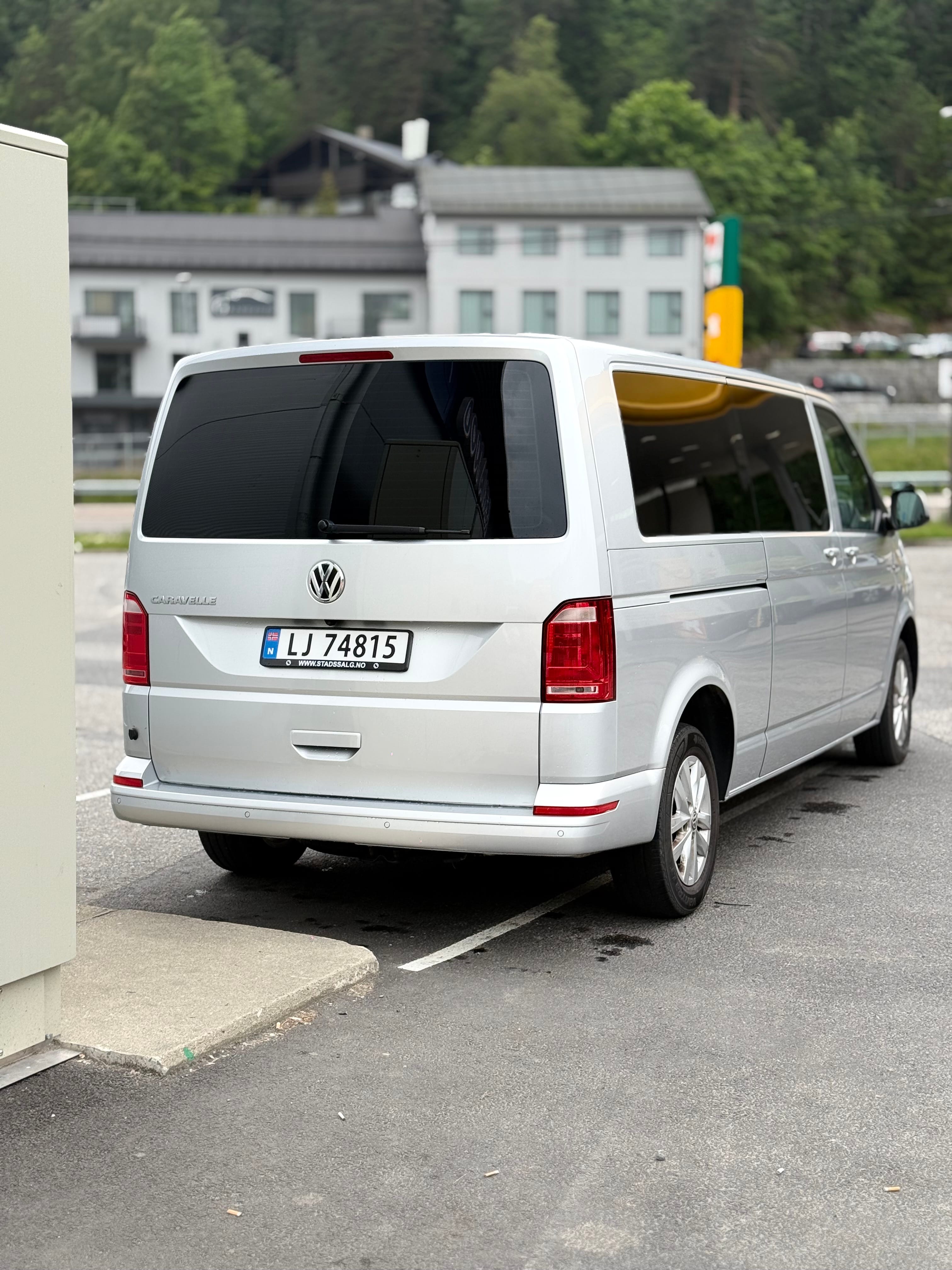 Volkswagen Caravelle 2.0 TDI 9 seter med automatgir med Ryggekamera