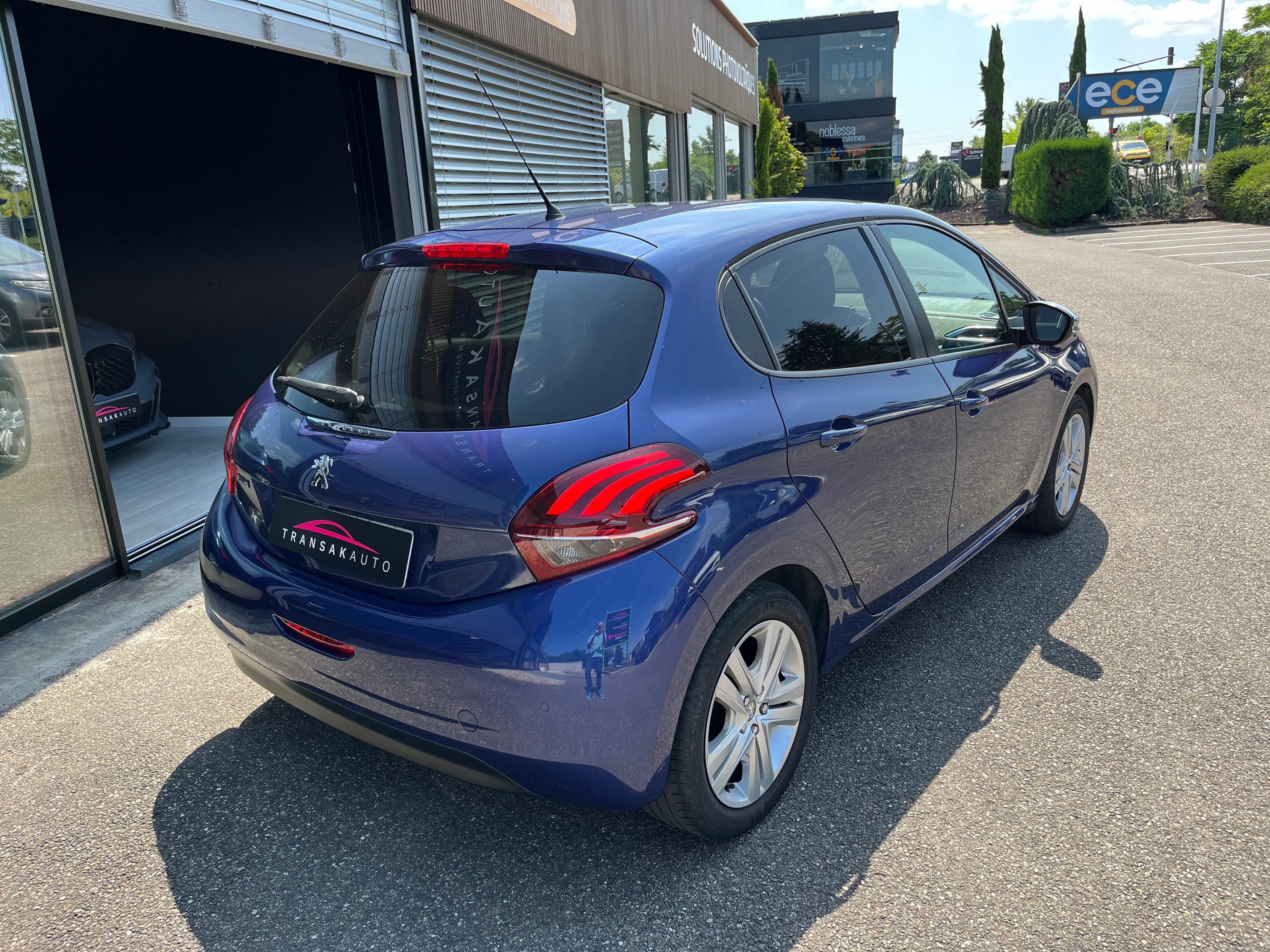Peugeot 208 (Vignette suisse) avec Régulateur de vitesse