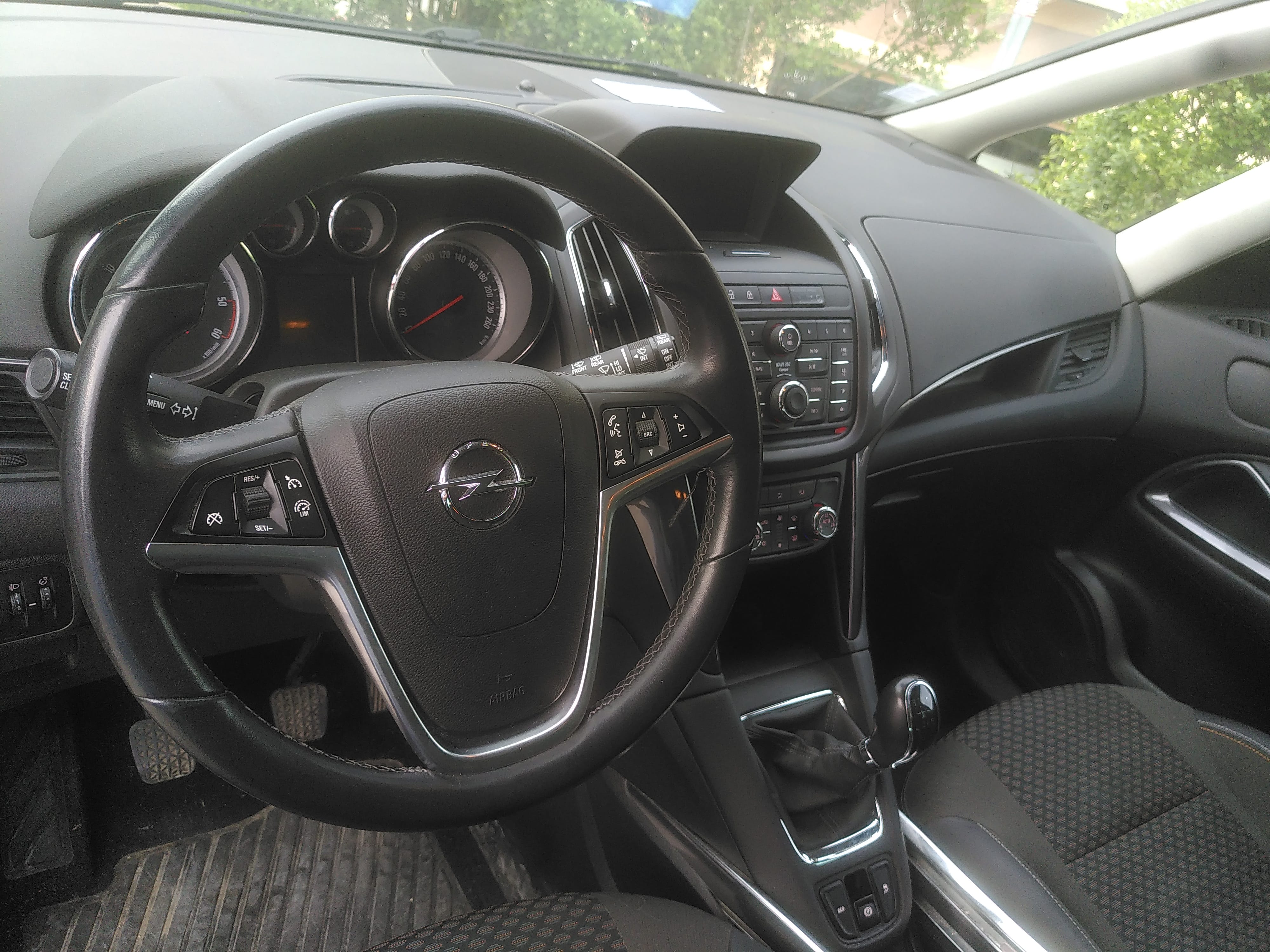 Opel Zafira Tourer avec Autoradio