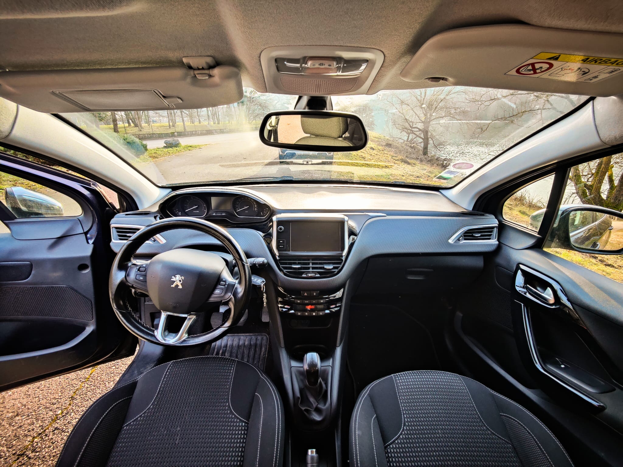 Peugeot 208 avec Siège bébé