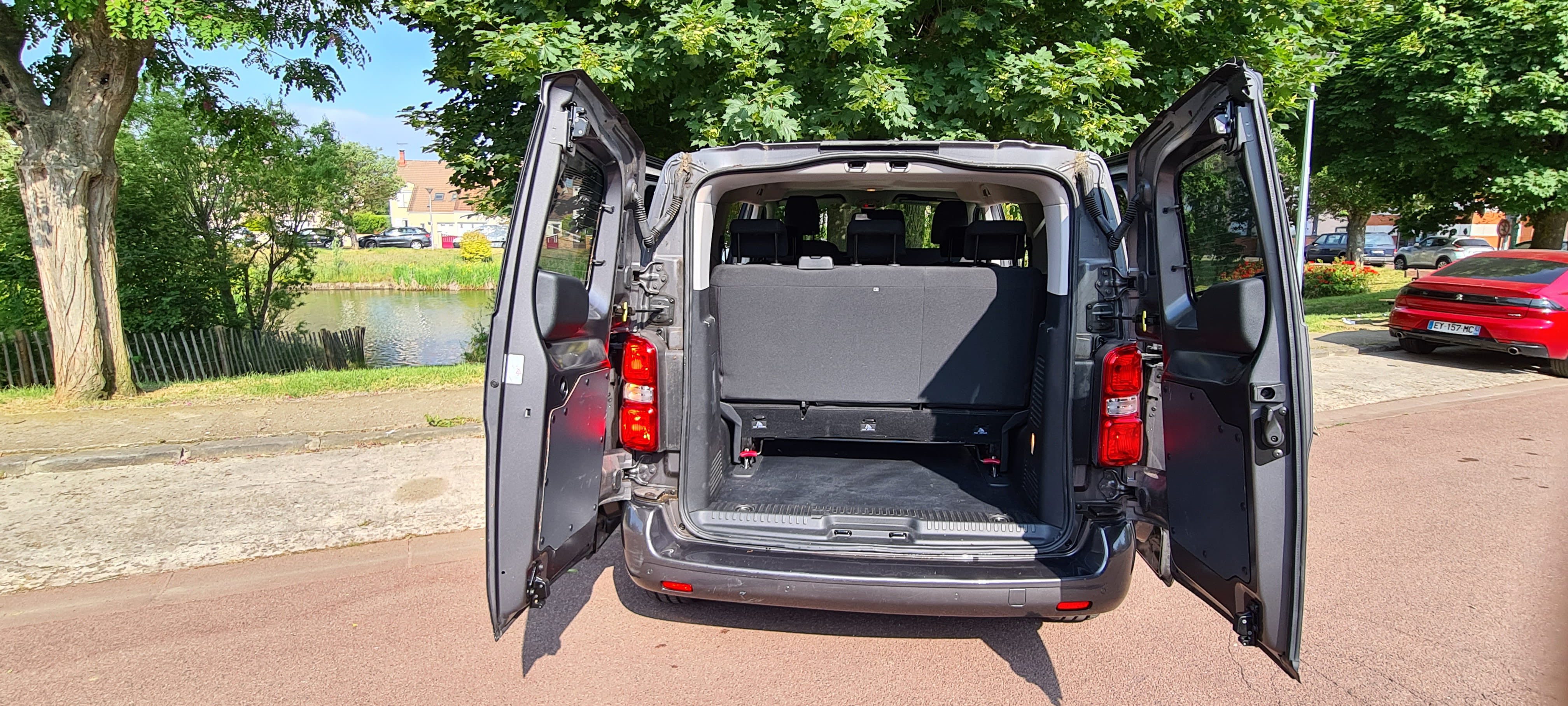 Peugeot Traveller avec Audio Bluetooth
