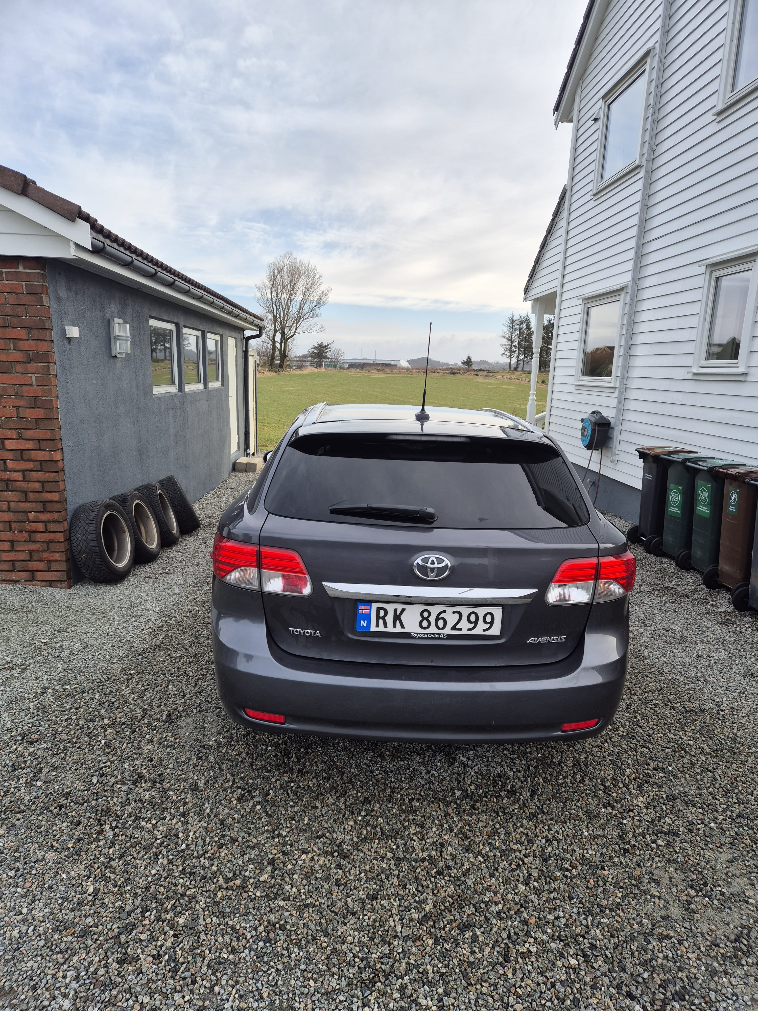 Toyota Avensis med Babysete