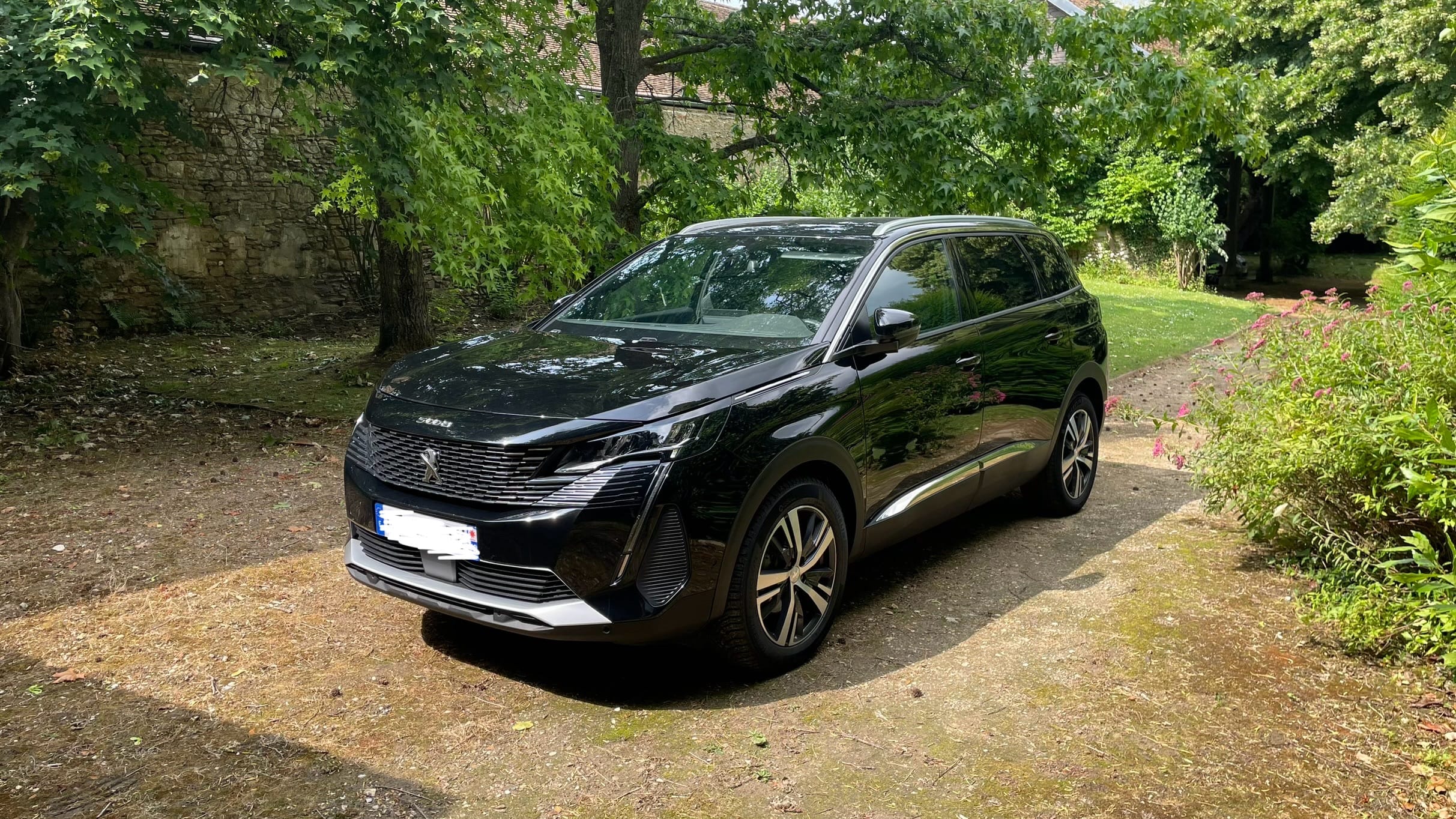 Peugeot 5008, 2024, Essence 98 / Électrique (hybride), automatique, 7 places