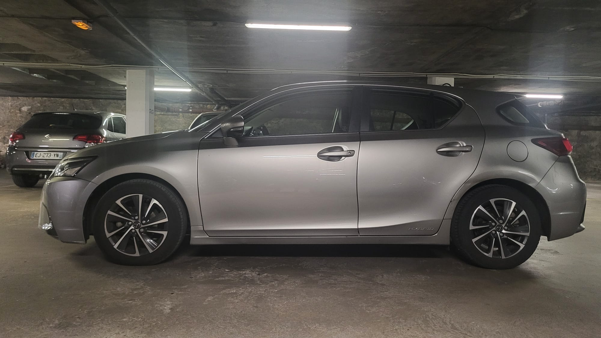 Lexus CT 200h avec Climatisation