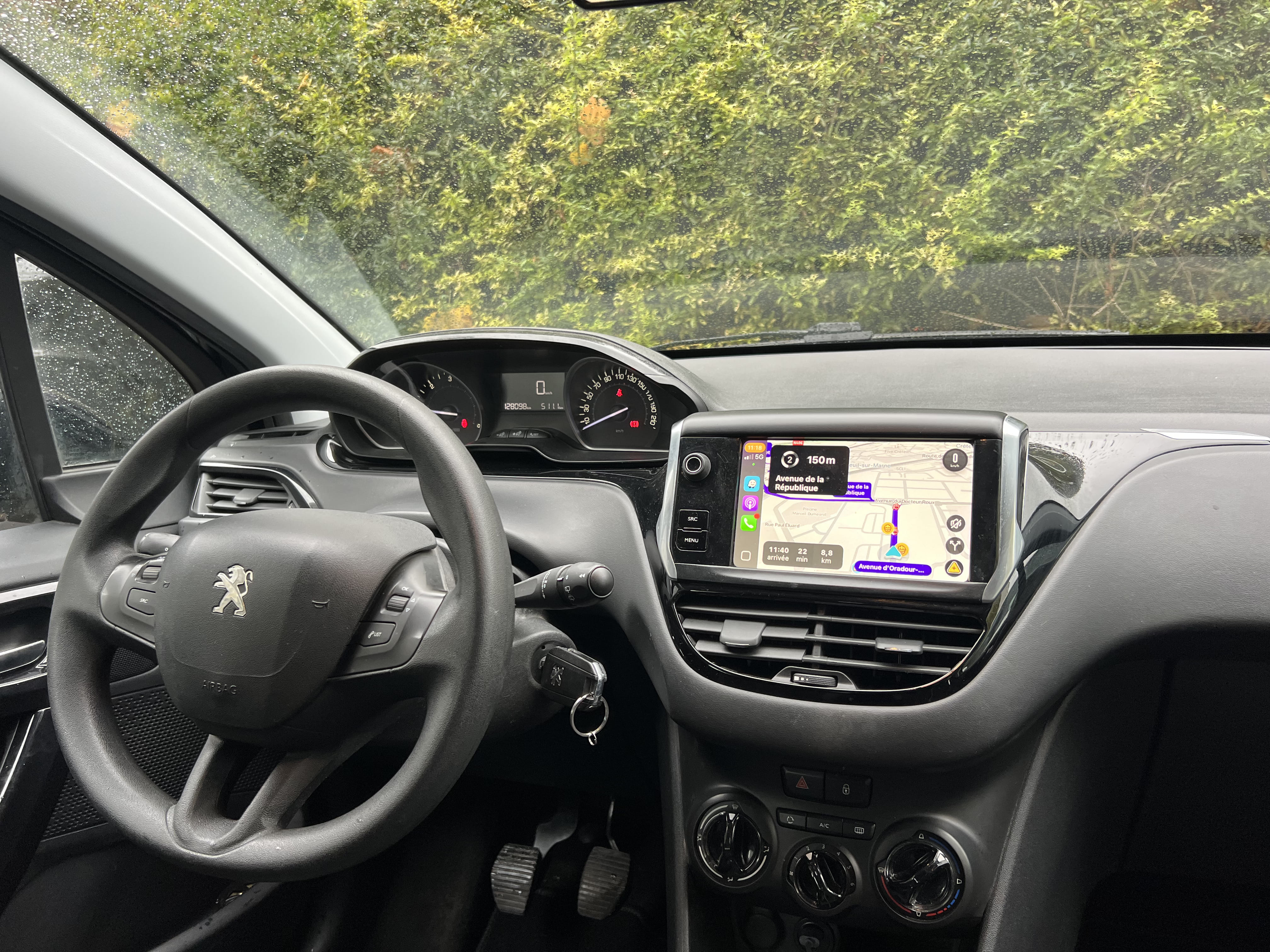 Peugeot 208 avec Apple CarPlay
