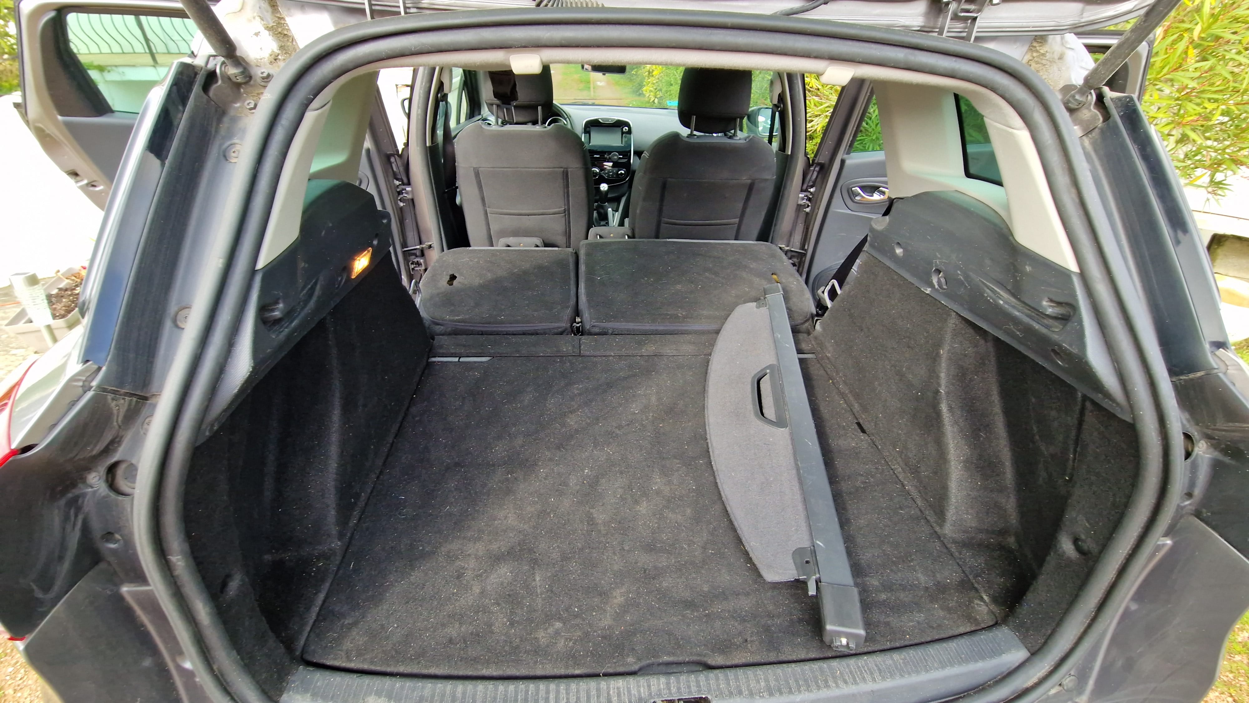 Renault Clio Estate mit Schneeketten