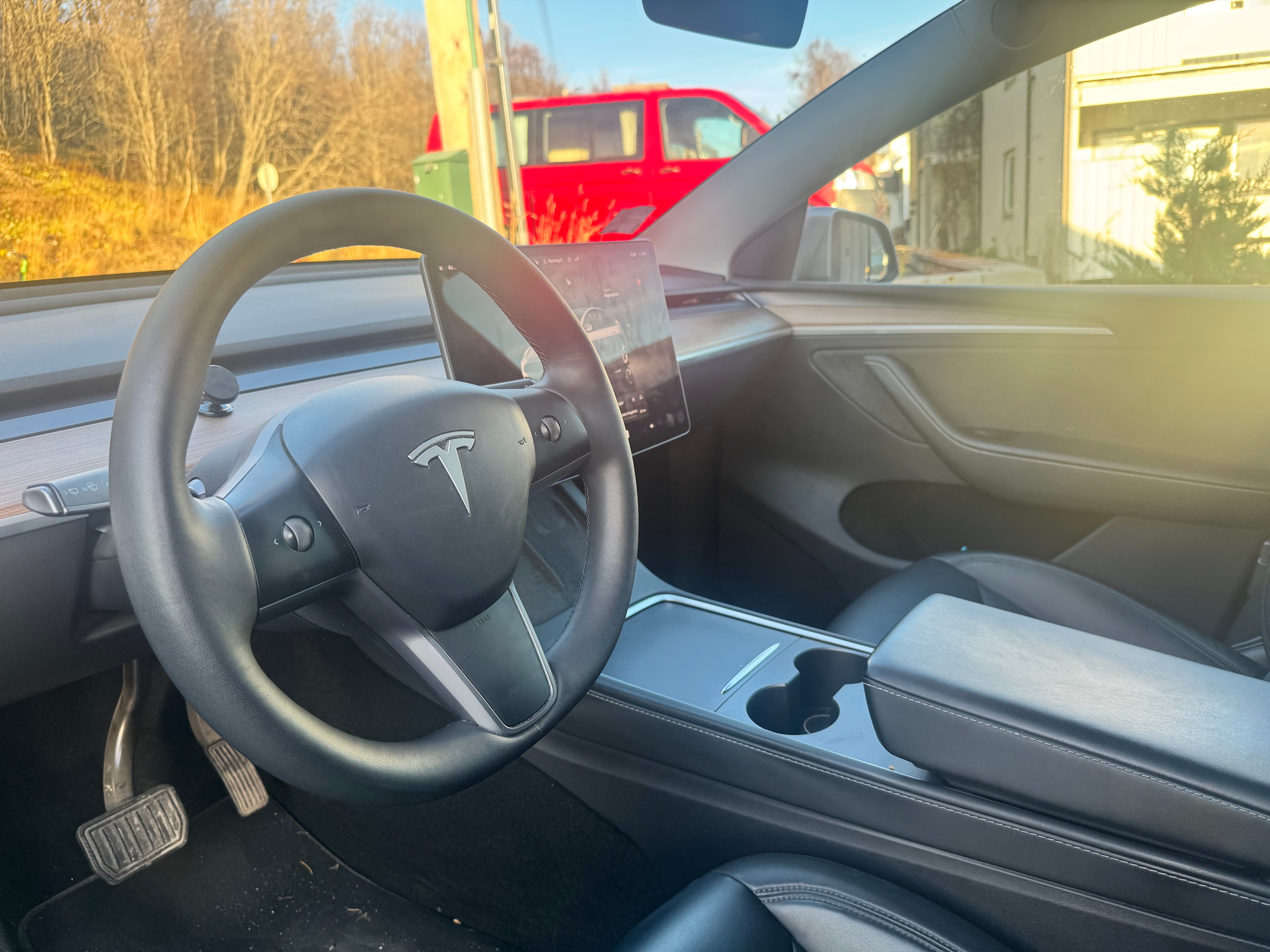 Tesla Model Y Long Range with GPS