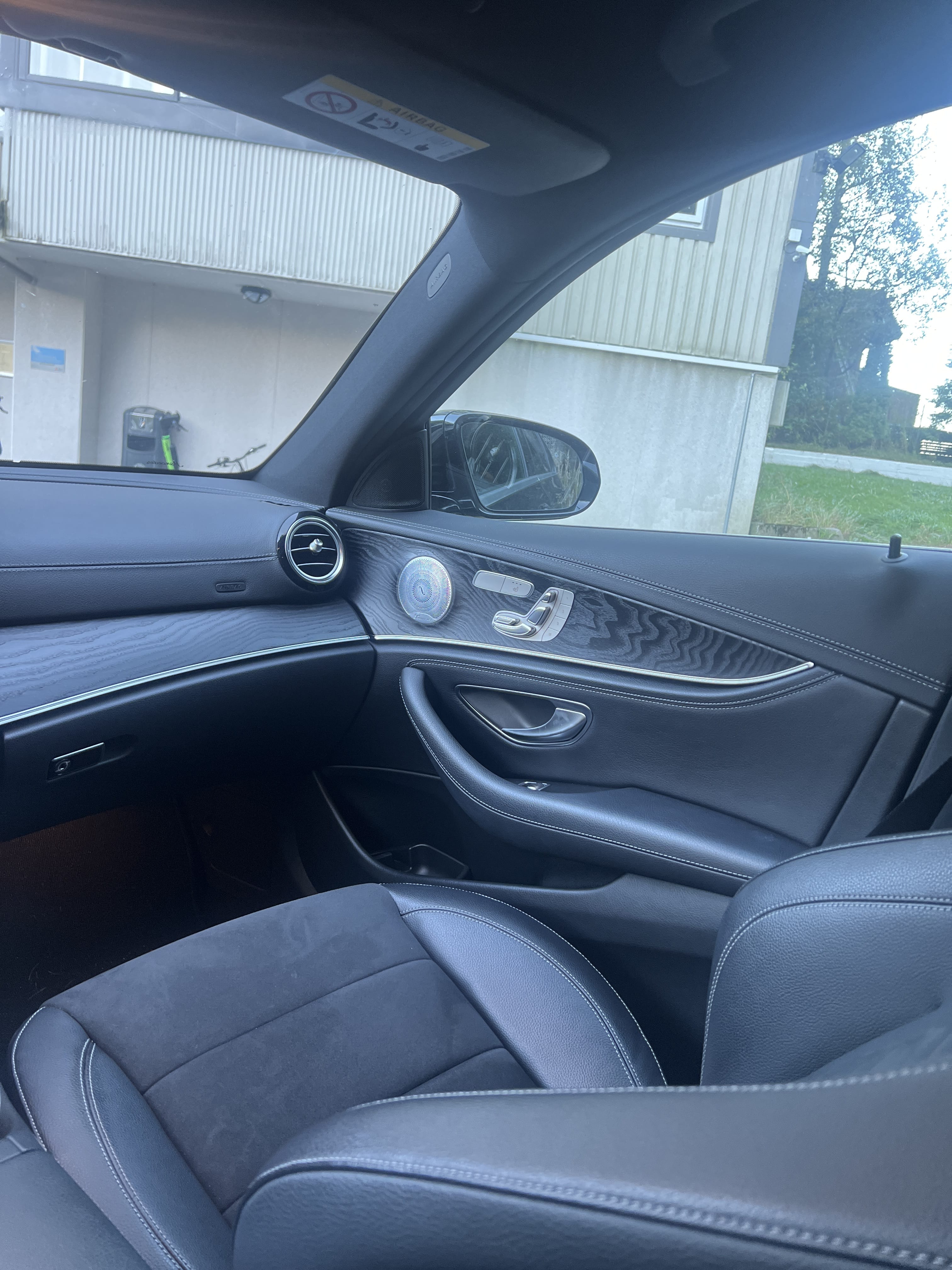 Mercedes-Benz E-Klasse E 300 med Bluetooth audio