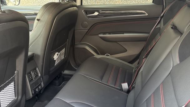 Renault Arkana RS Line con Silla infantil