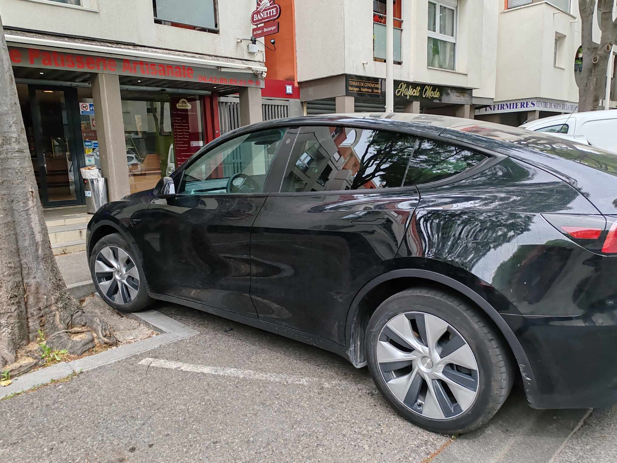 Tesla Model Y avec GPS