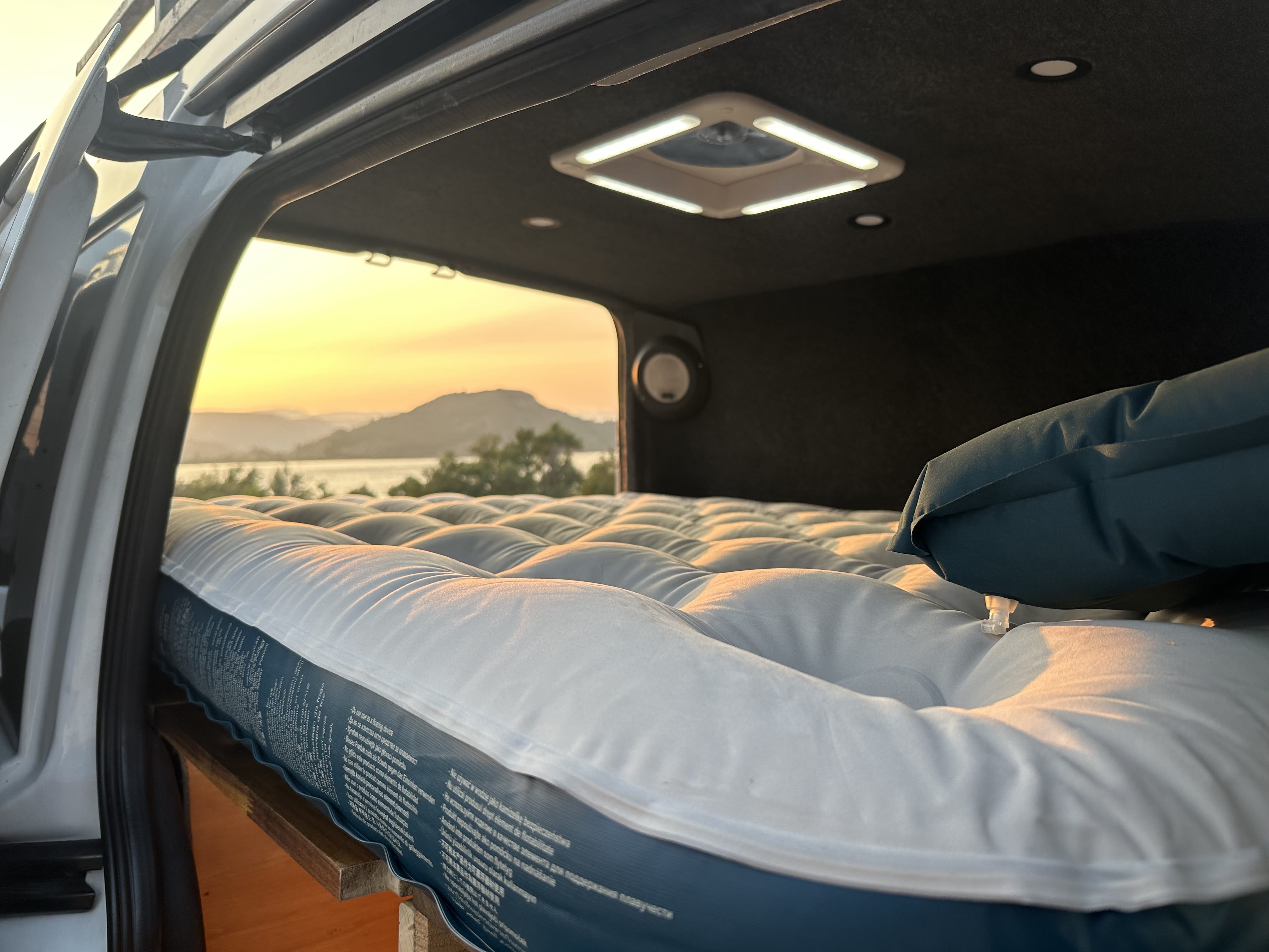 Opel Combo Aménagé 2 personnes - Cuisine - Douche solaire - Lit 2 places