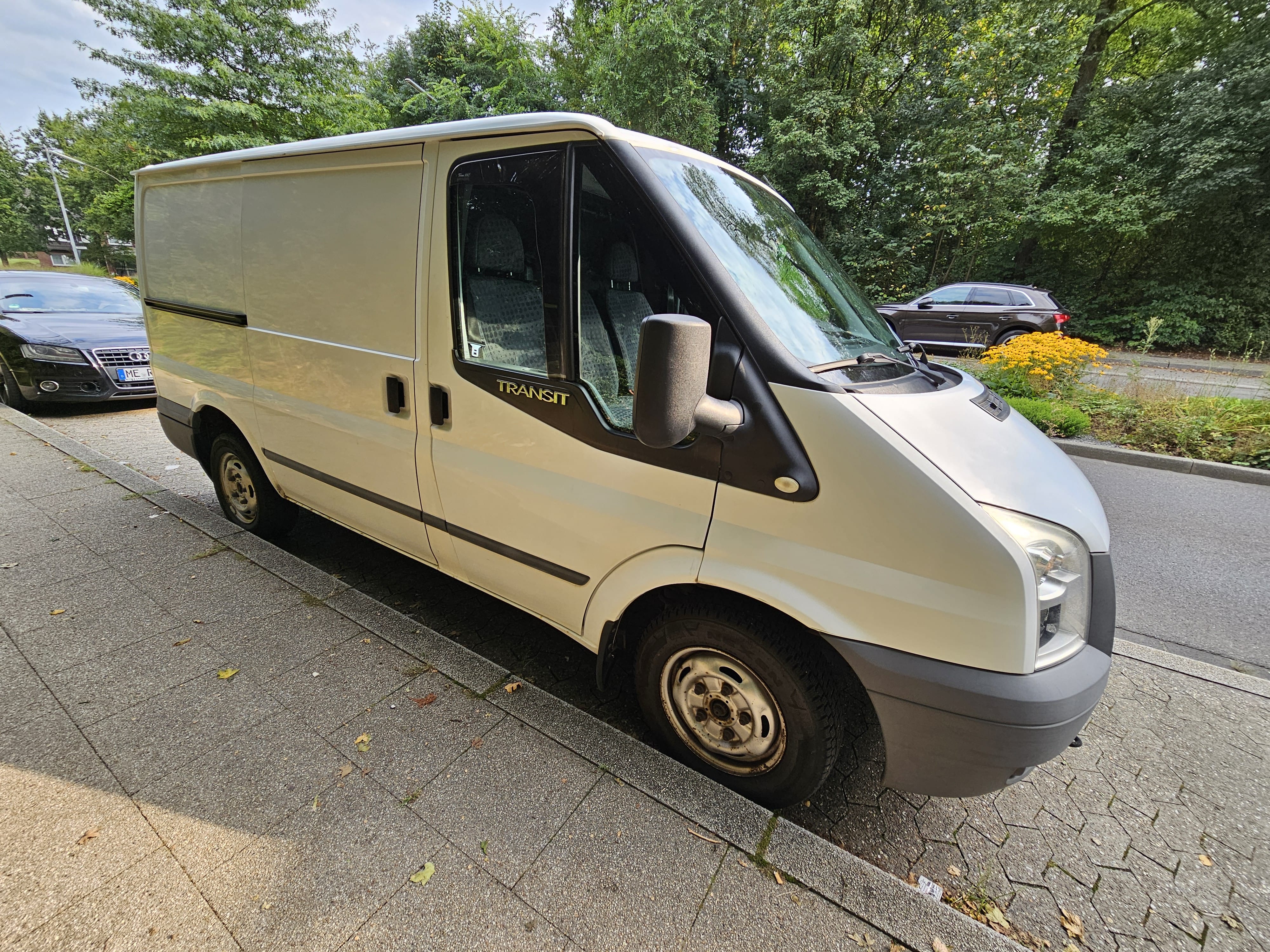 Ford Transit Cargo Van mit Navigationsgerät