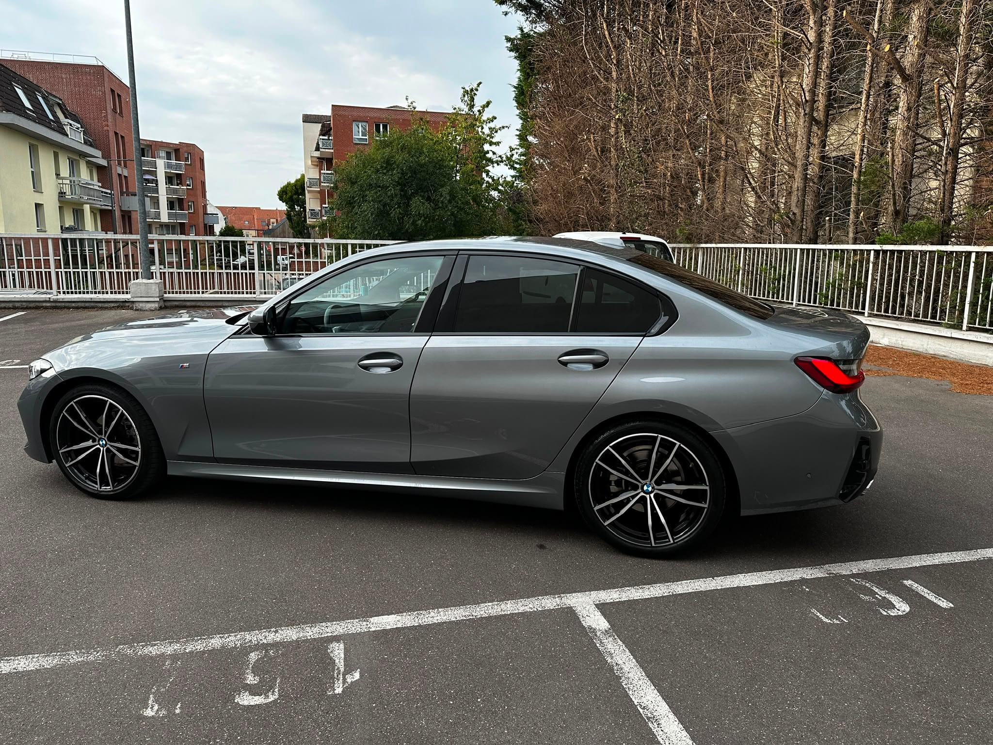 BMW Série 3 320i avec Climatisation