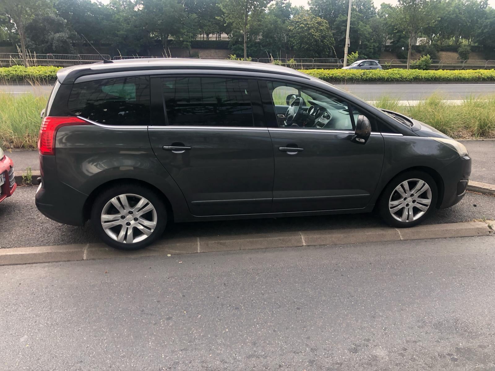 Peugeot 5008 avec Climatisation