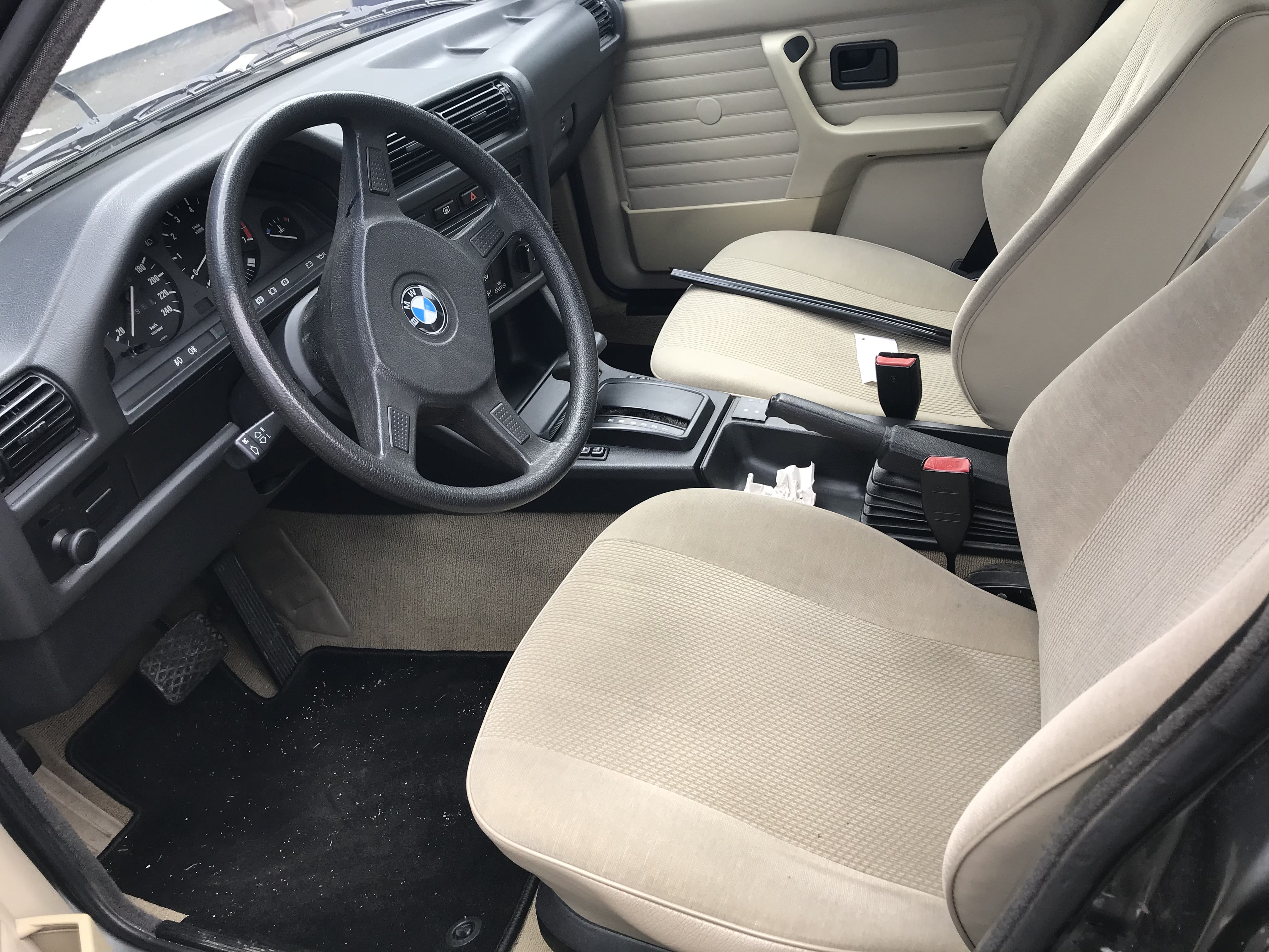 BMW Série 3 avec Entrée audio / iPod