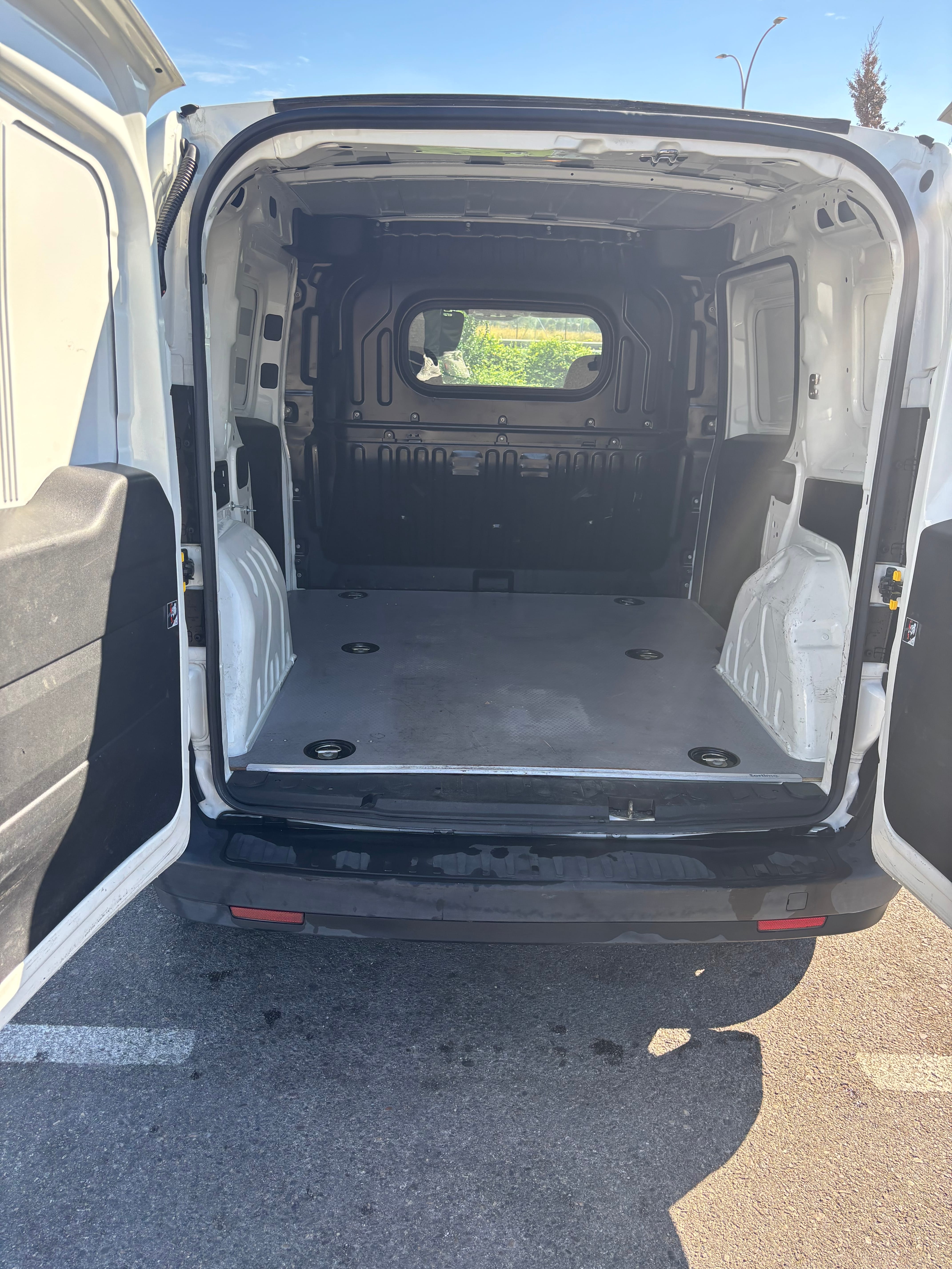 Fiat Doblo Cargo mit Bluetooth-Audio