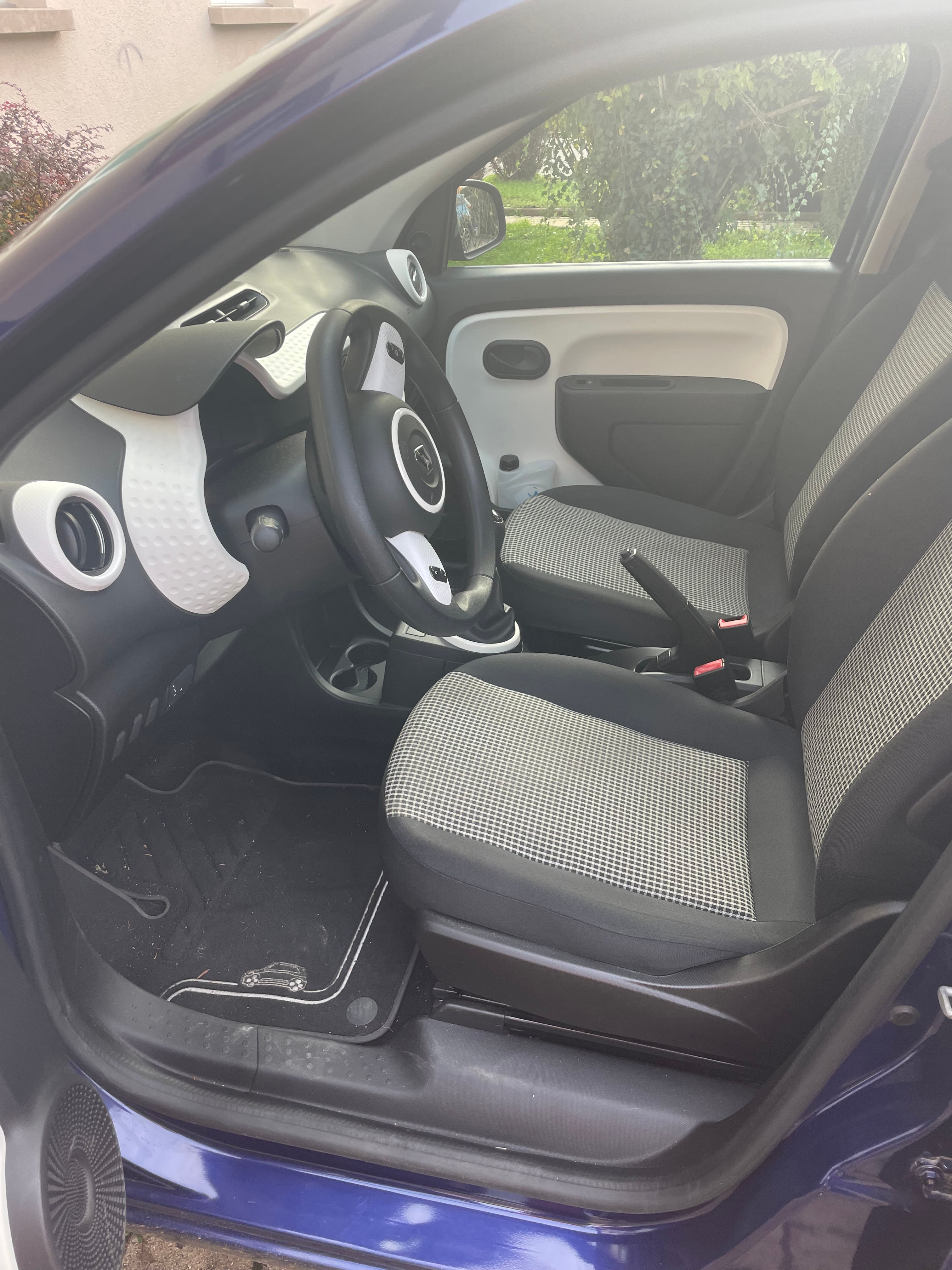 Renault Twingo III avec Entrée audio / iPod