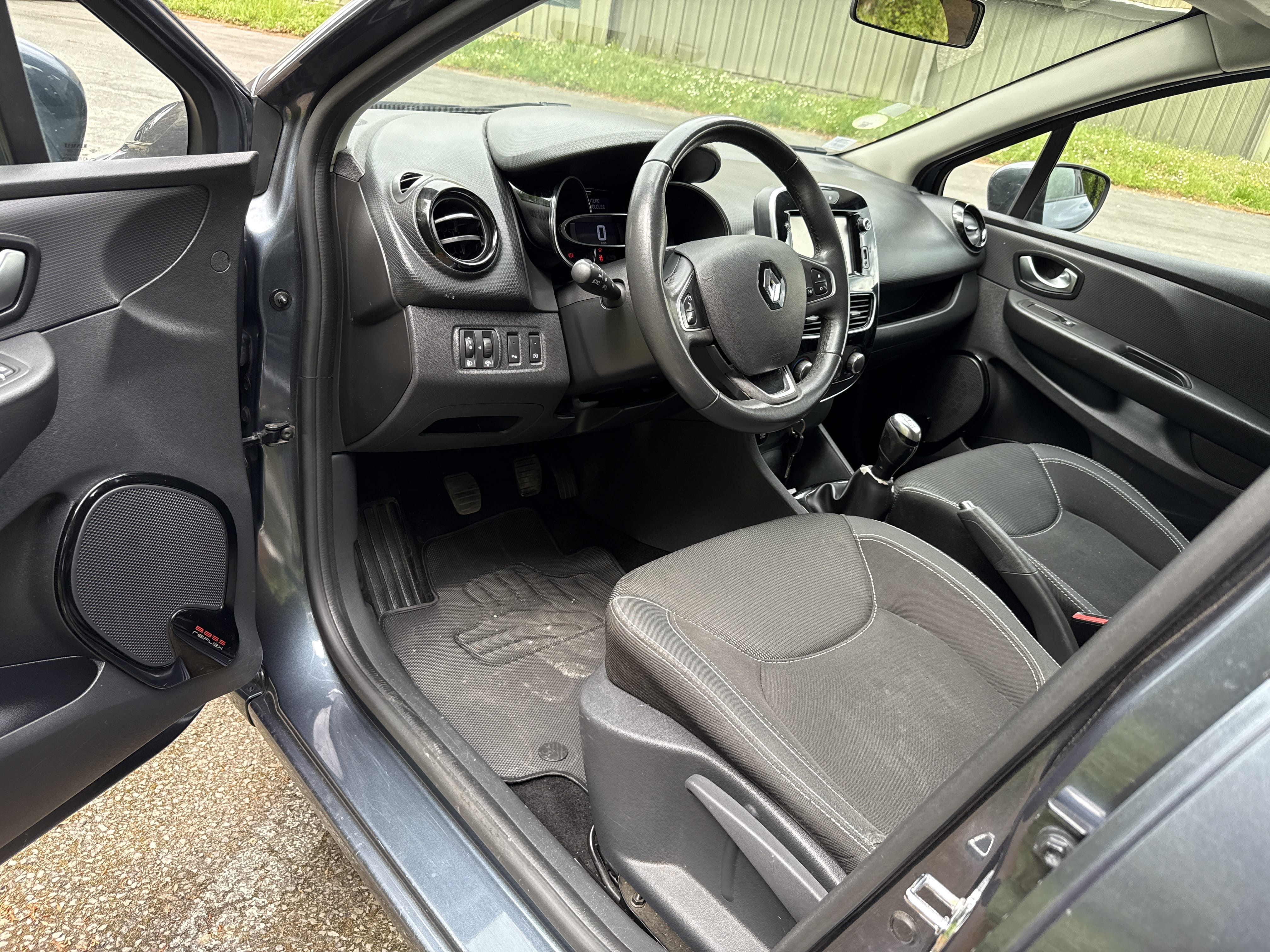 Renault Clio Estate avec Entrée audio / iPod