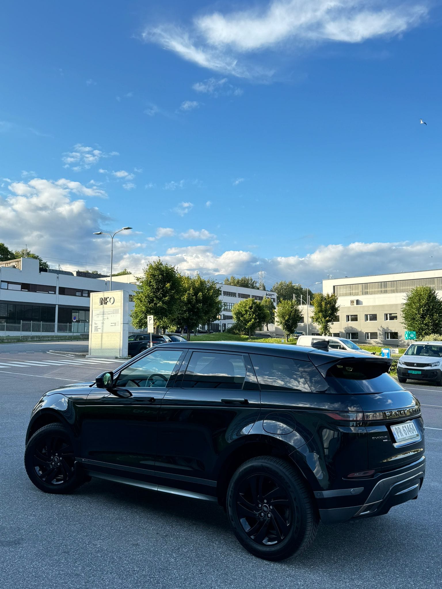 Land-Rover Range Rover Evoque R-Dynamic SE med Aircondition