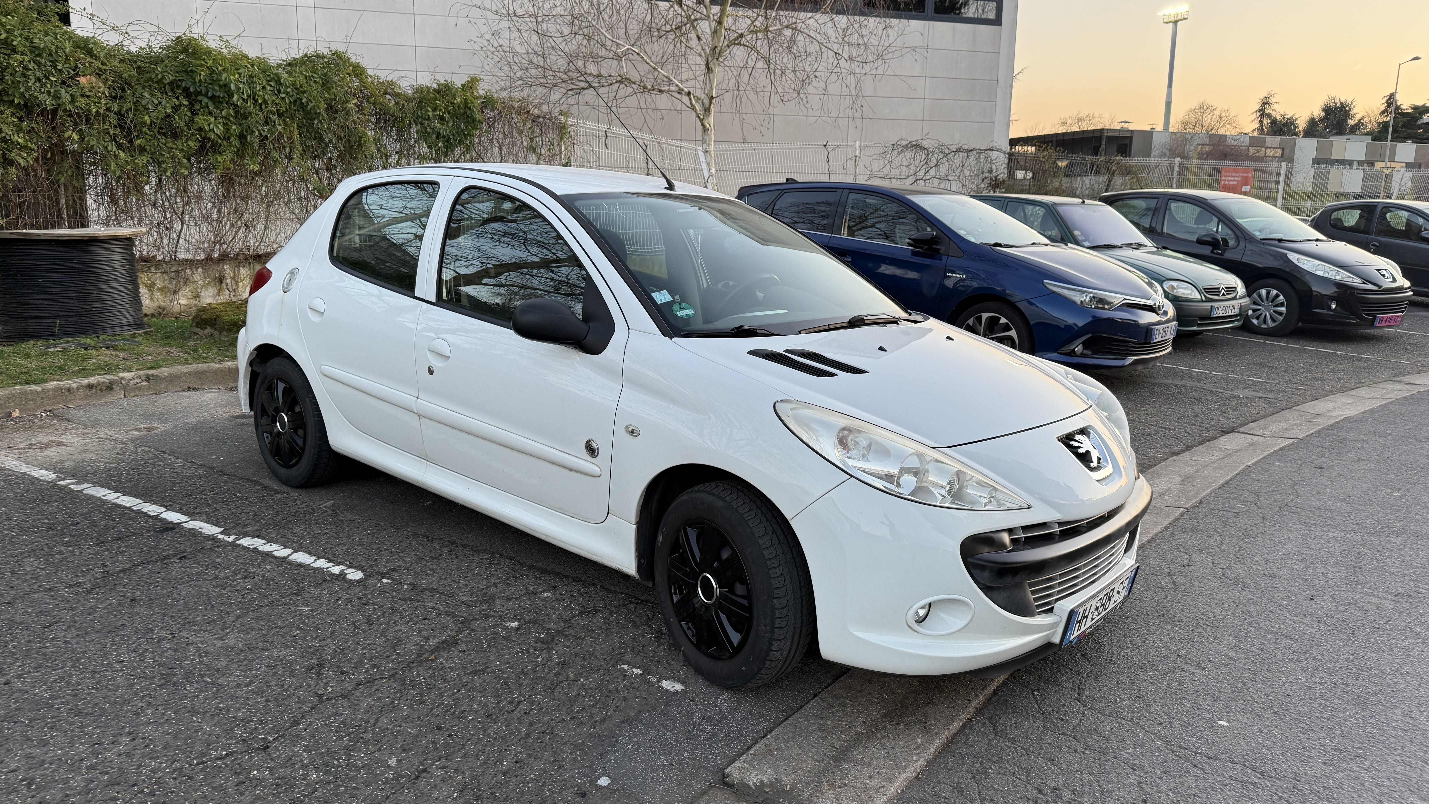 Peugeot 206+ 1.1i avec Autoradio