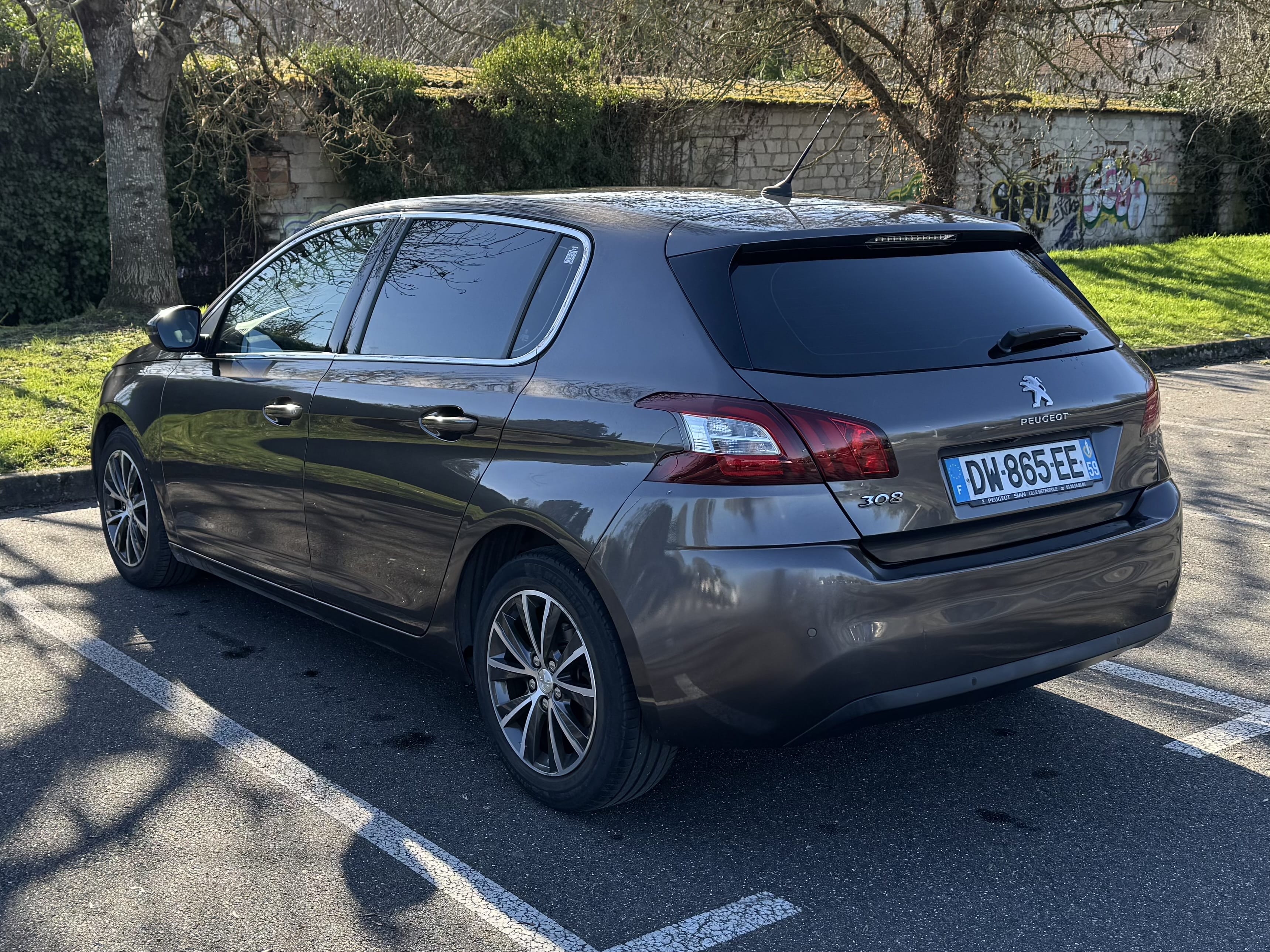 Peugeot 308 II 1.2 THP 110. avec Caméra de recul