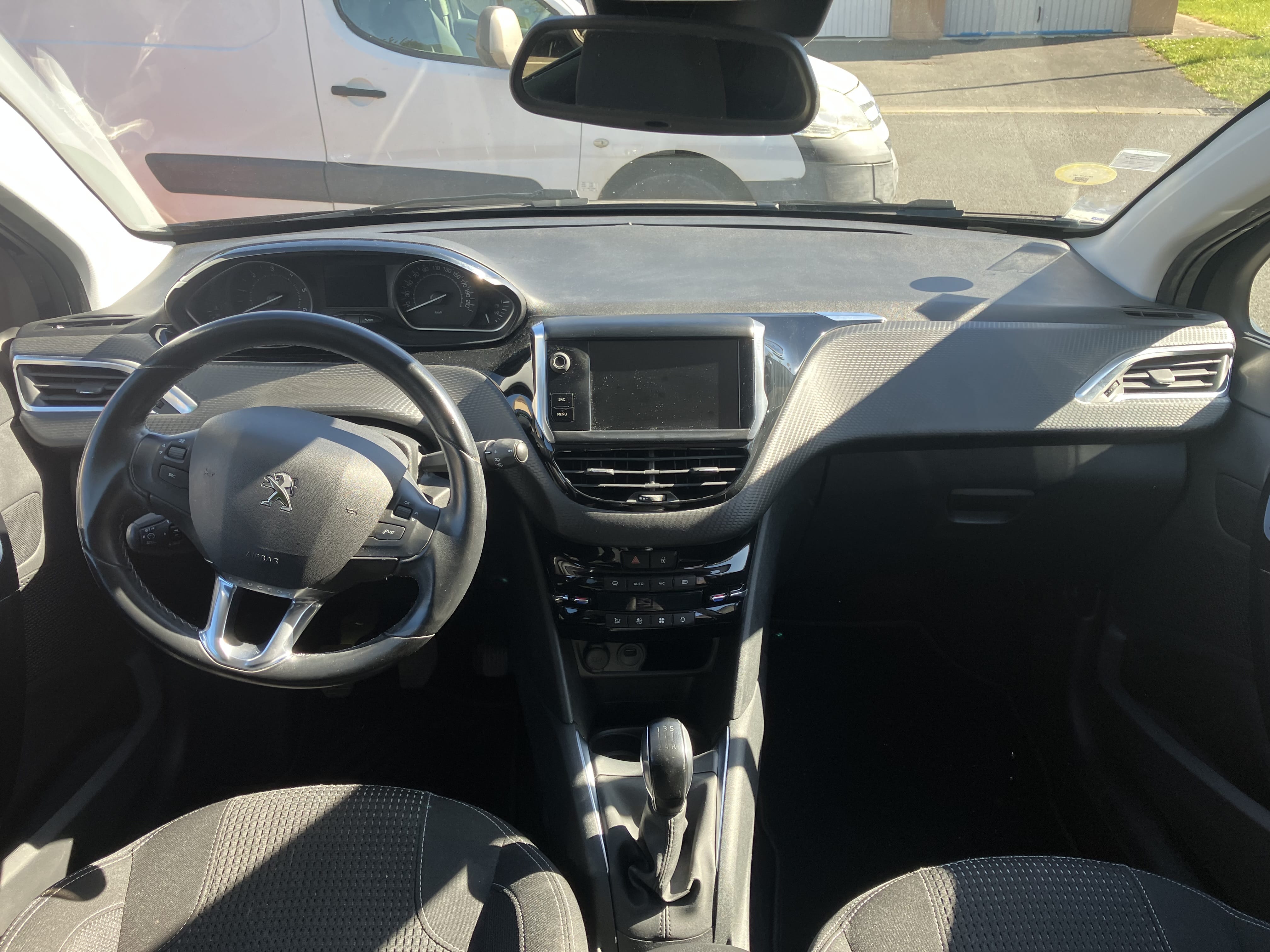 Peugeot 208 avec GPS