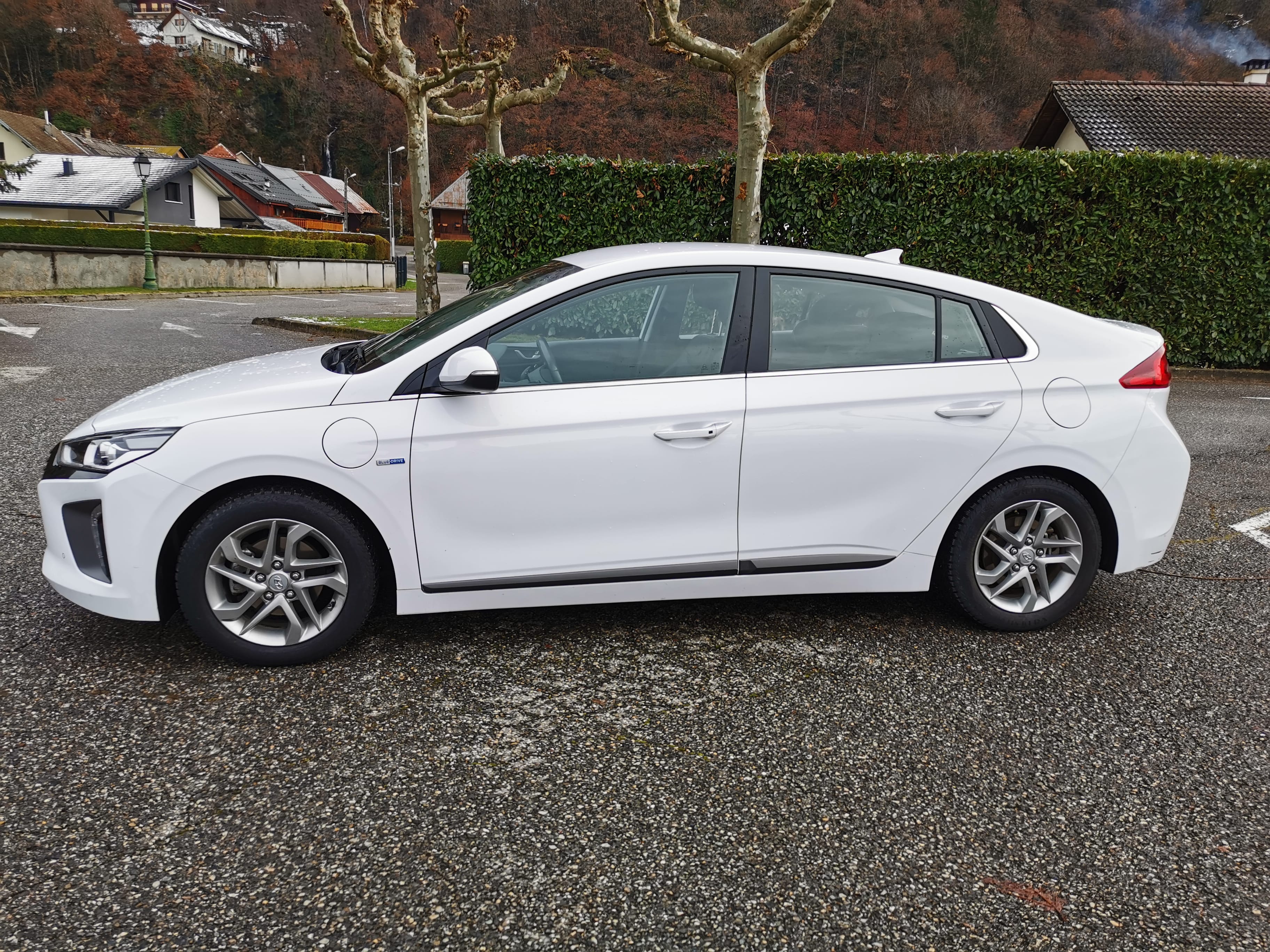 Hyundai Ioniq, 2018, Essence 95 / Électrique (hybride), automatique