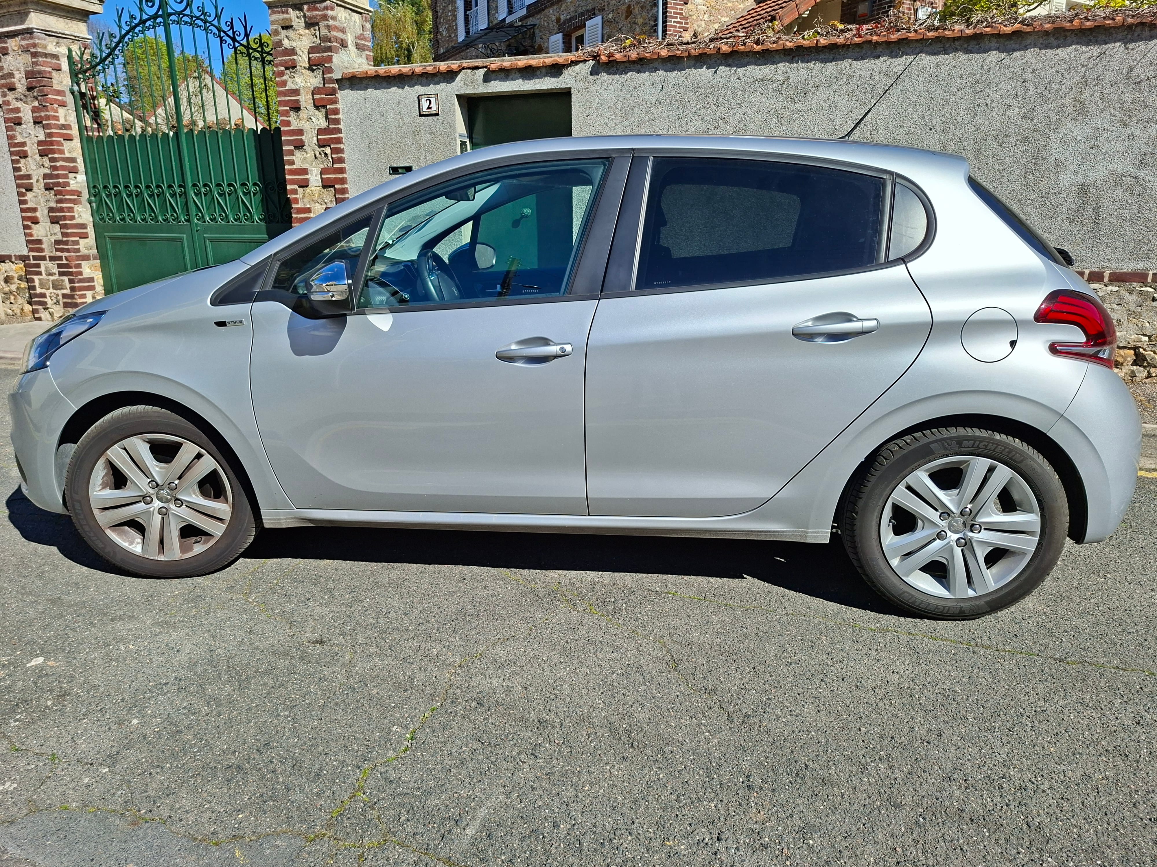 Peugeot 208, 2016, Essence 95