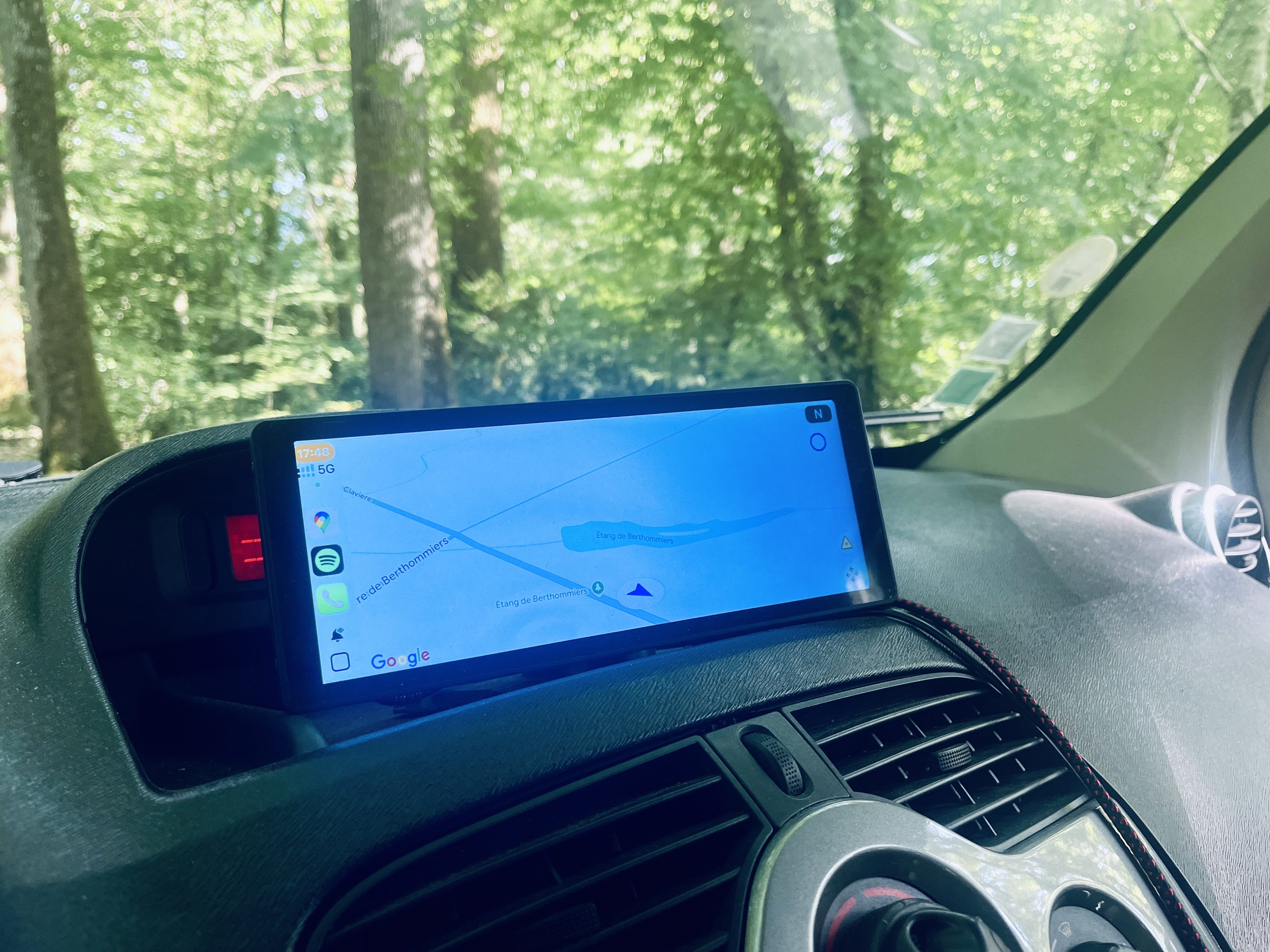 Renault Kangoo 5 places - Très grand coffre avec Entrée audio / iPod